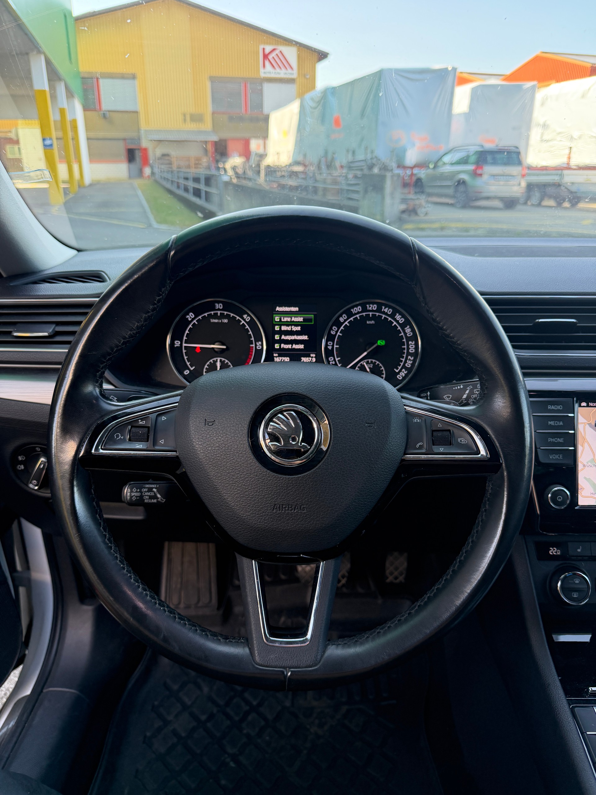SKODA Superb Combi 2.0 TDi Style 4x4 DSG-image-12