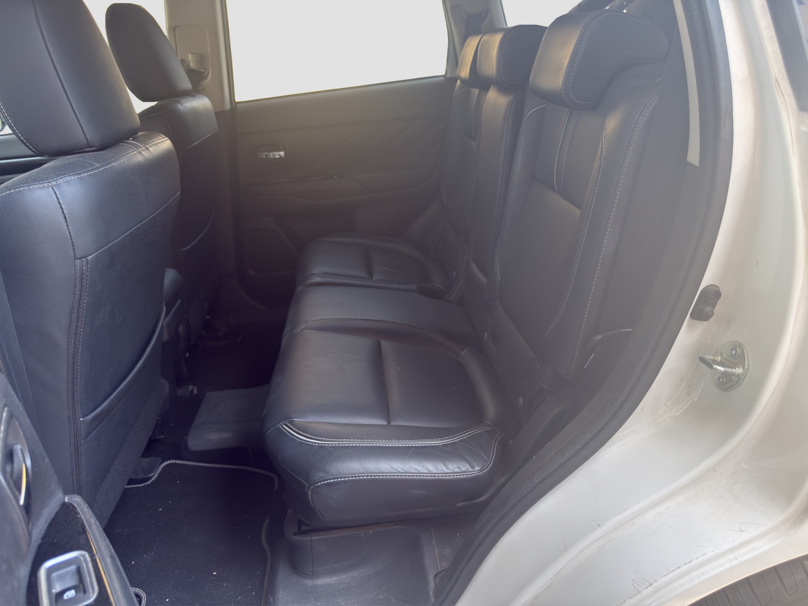 MITSUBISHI Outlander 2.0 PHEV Diamond Annivers. 4WD Automatic-image-11