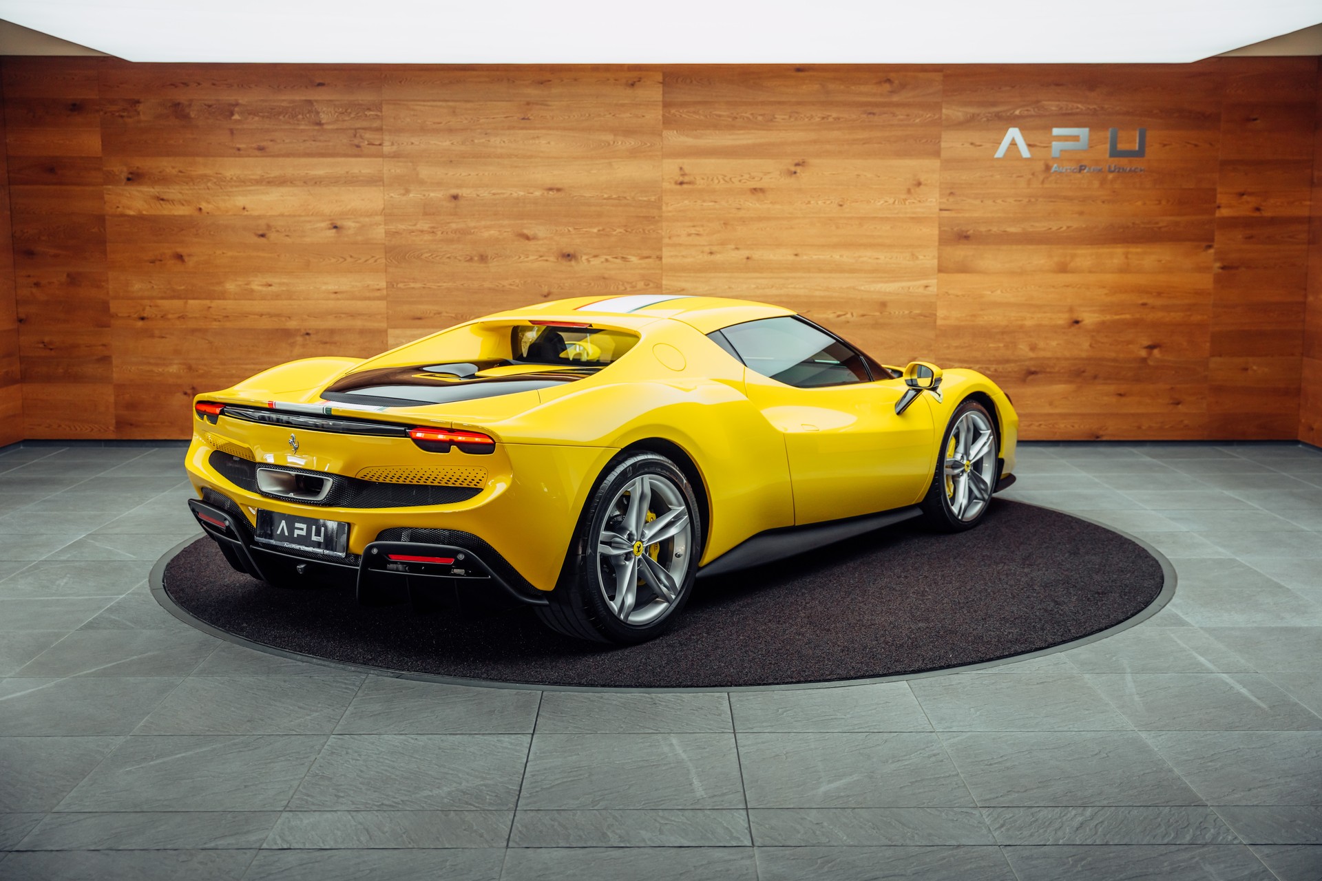 FERRARI 296 GTB Giallo Modena-showroom-element-1