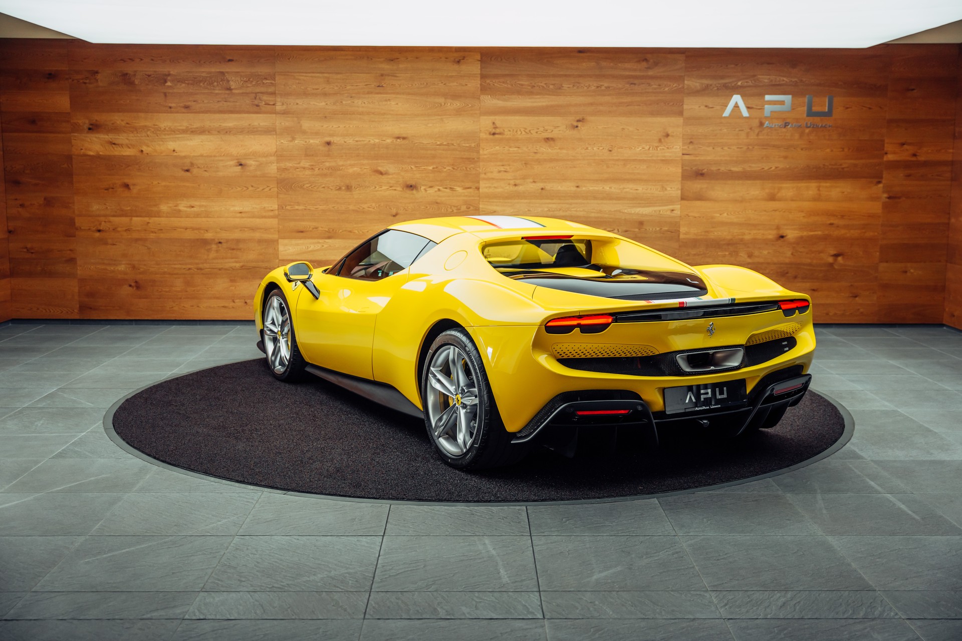 FERRARI 296 GTB Giallo Modena-showroom-element-2