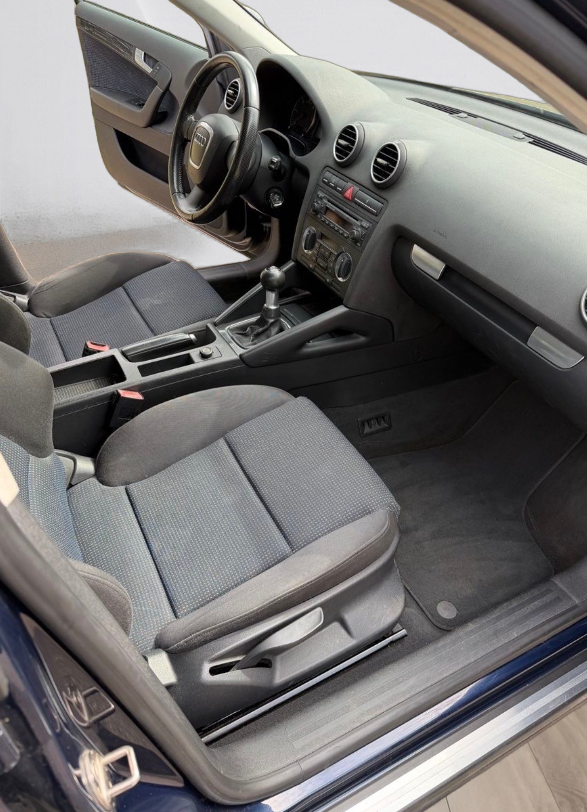 AUDI A3 Sportback 2.0 TDI Ambition Mit MFK-showroom-element-3