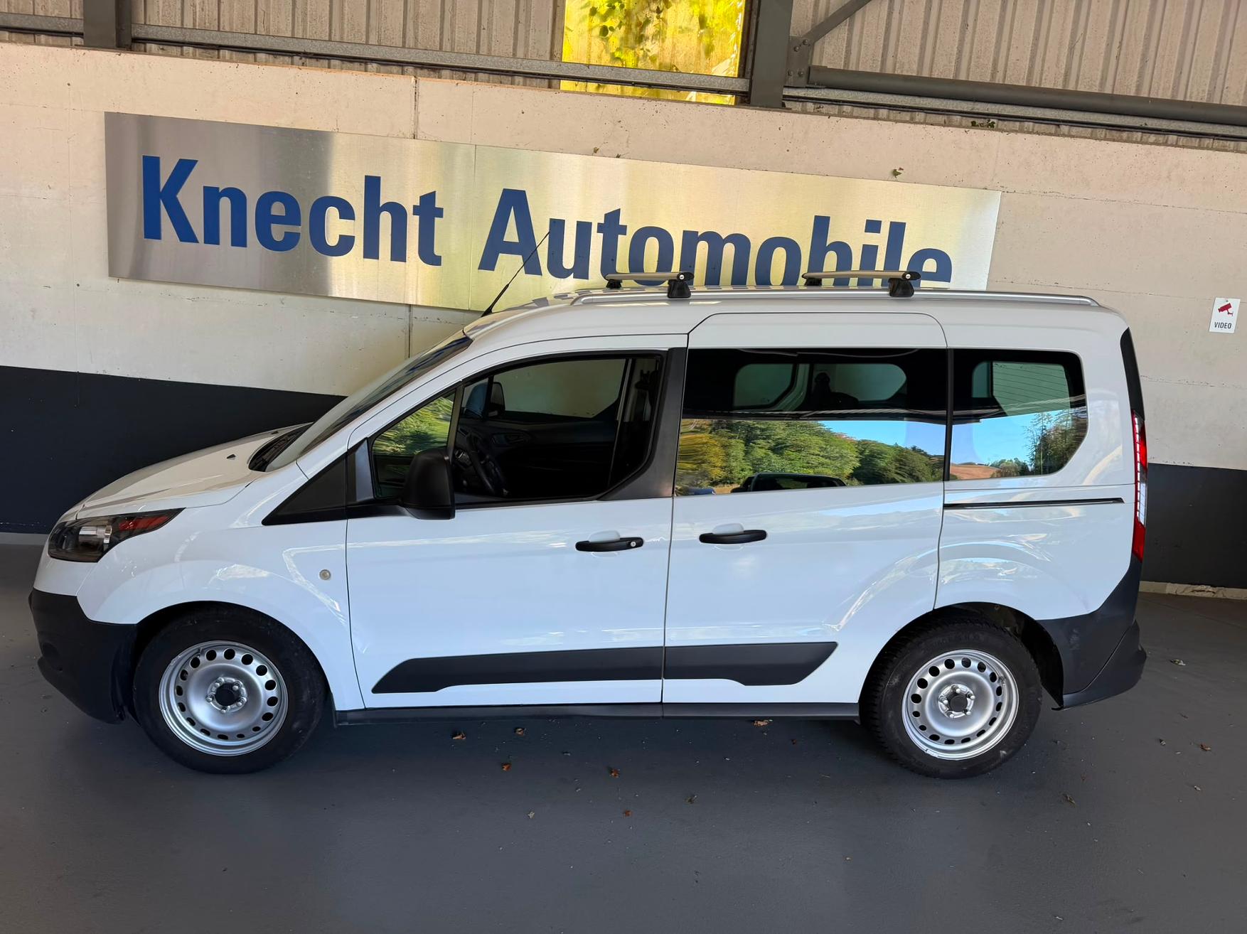FORD Transit Connect Kombi 220 L1 1.5 TDCi 100 5,Plätzer Ambiente