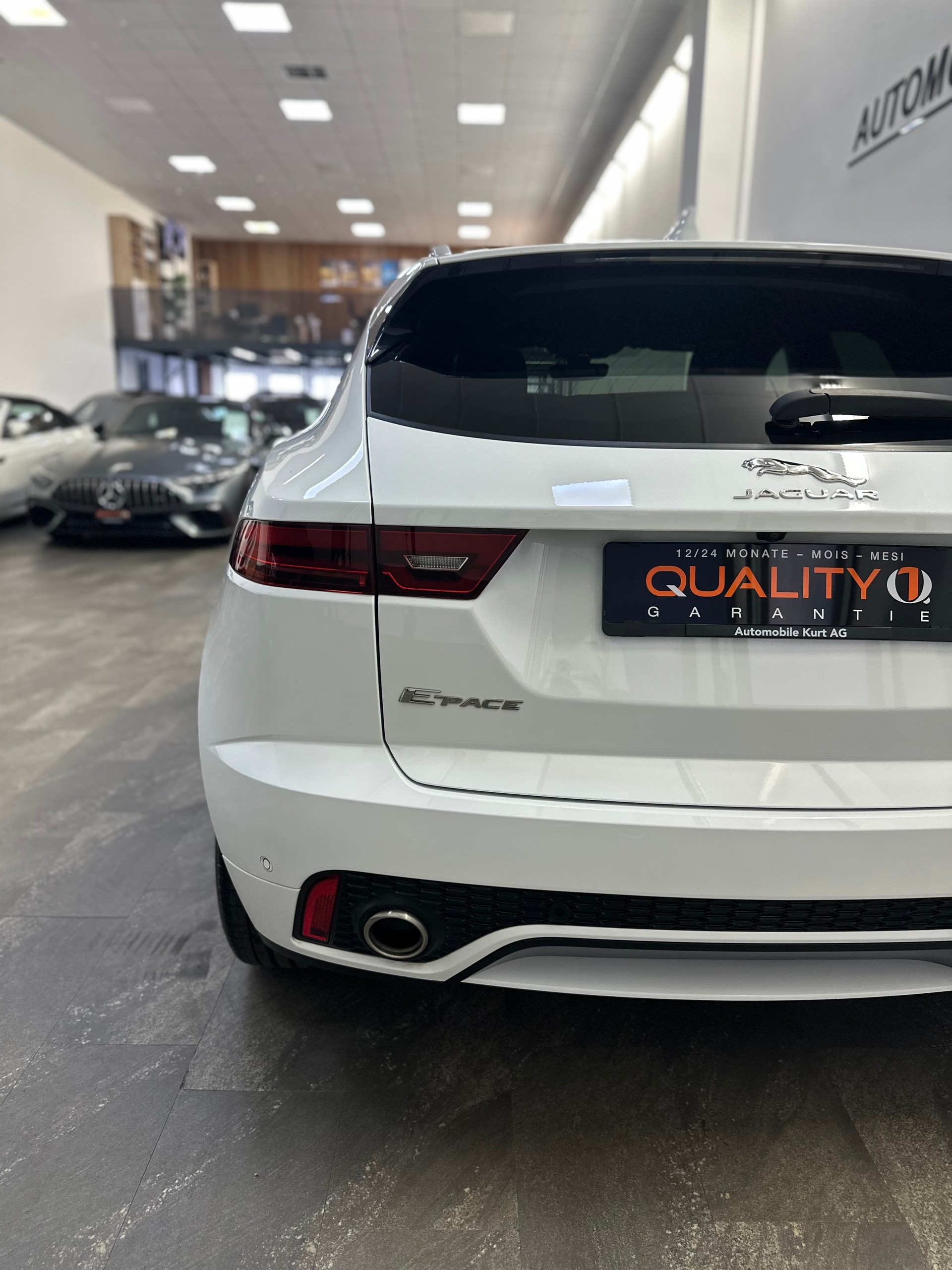 JAGUAR E-Pace 2.0 P250 R-Dynamic SE AWD Automatik-image-5