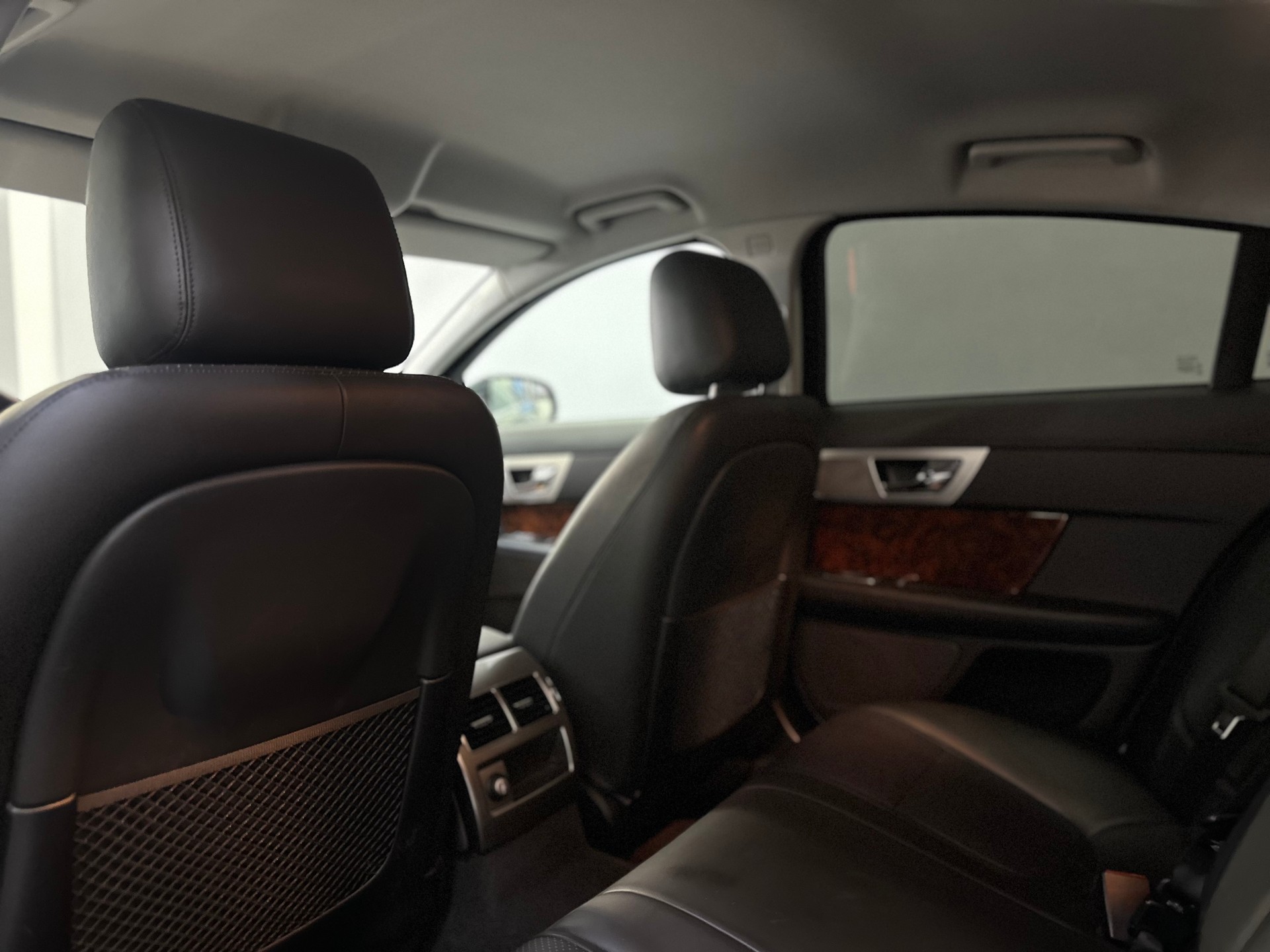 JAGUAR XF 3.0d V6 Luxury-image-15