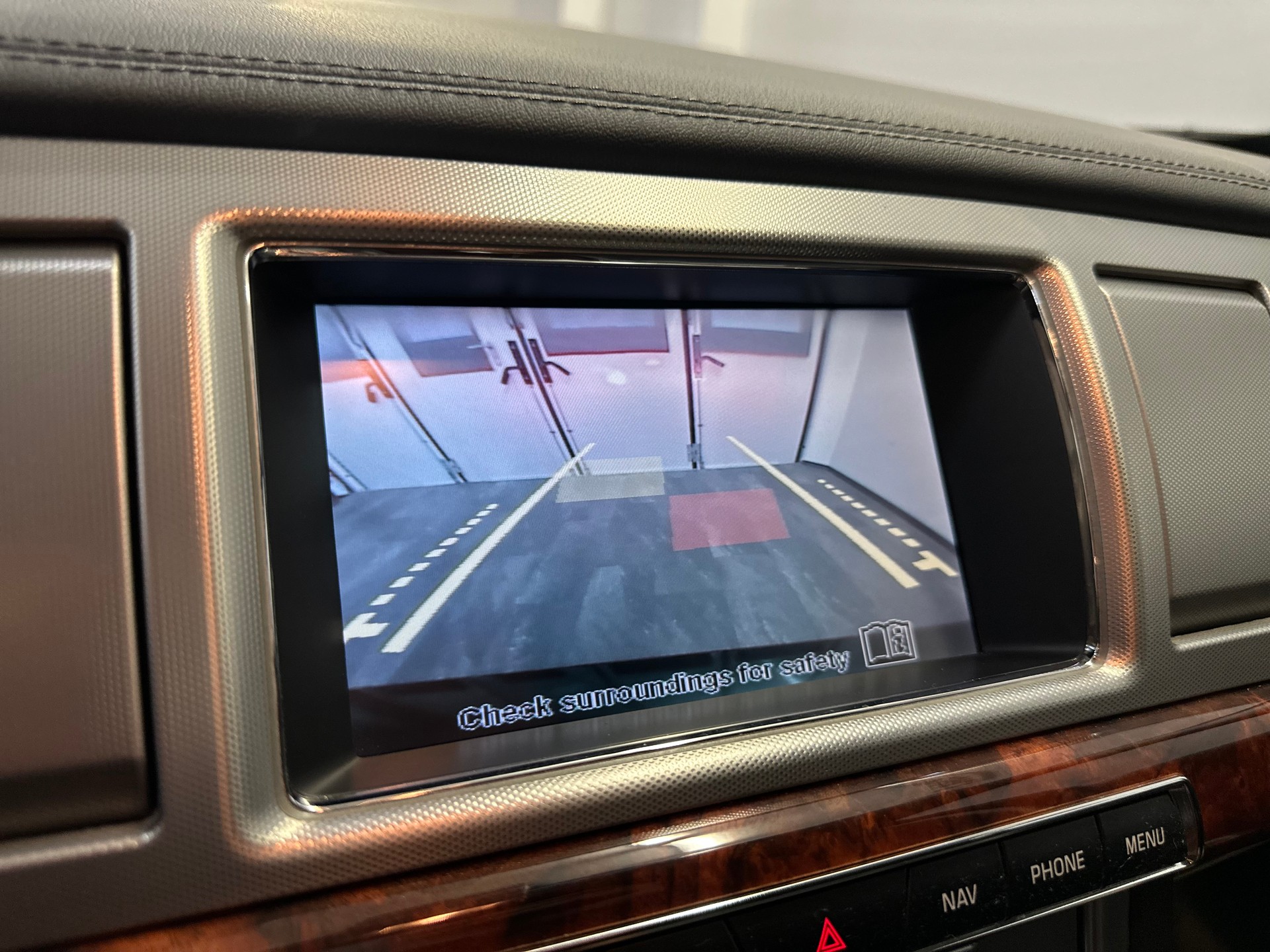 JAGUAR XF 3.0d V6 Luxury-image-16