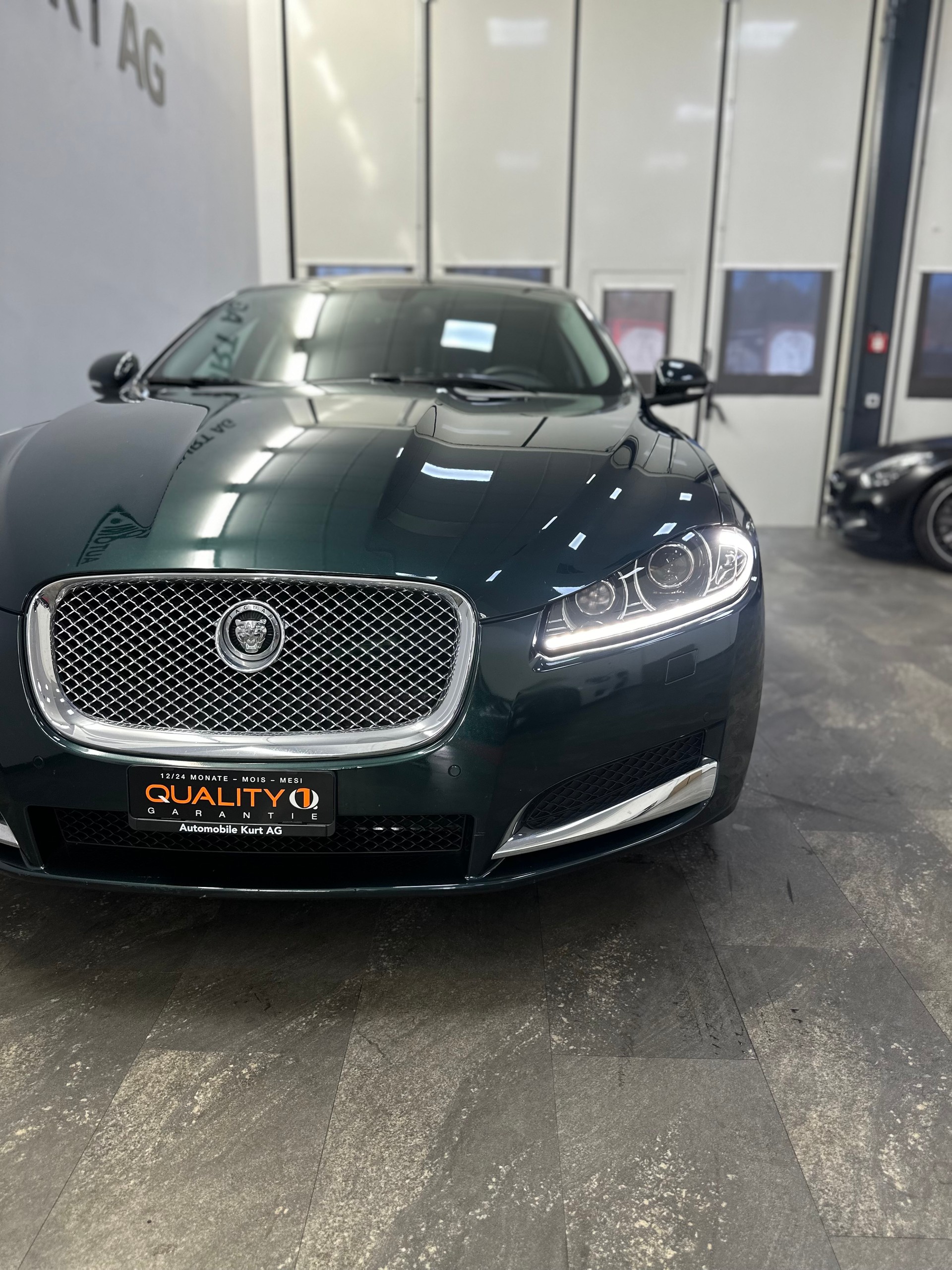JAGUAR XF 3.0d V6 Luxury-image-8