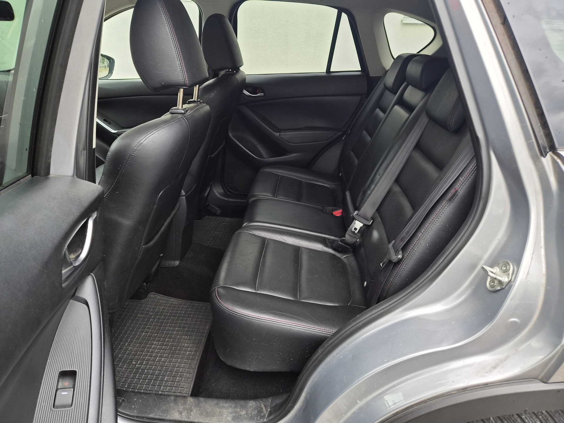 MAZDA CX-5 2.2 D HP Revolution AWD Automatic-image-5
