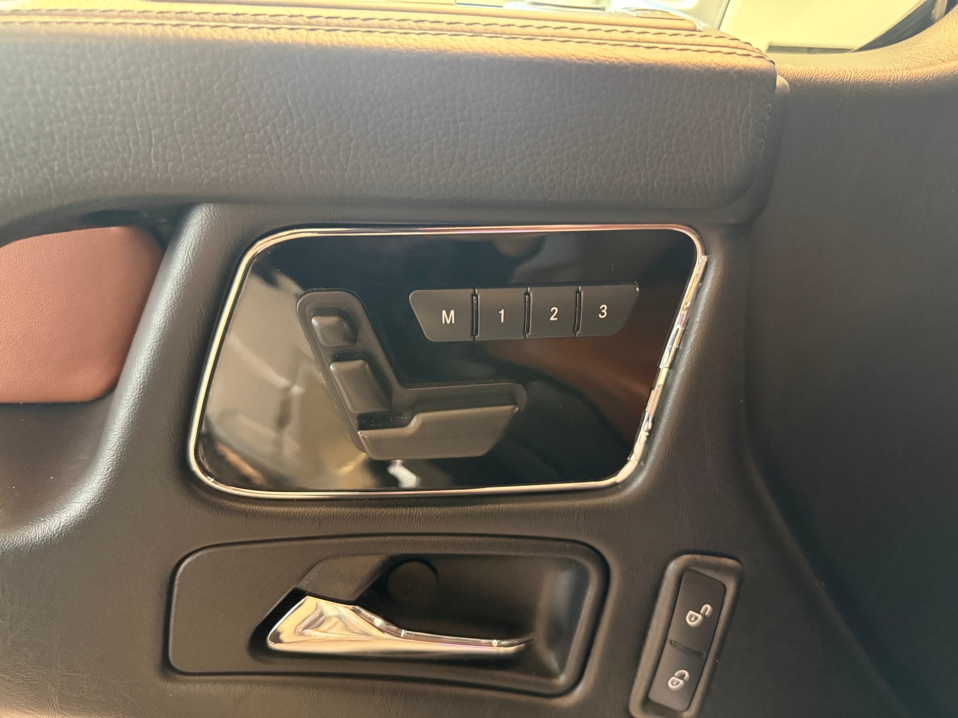 MERCEDES-BENZ G 500 7G-Tronic-image-22