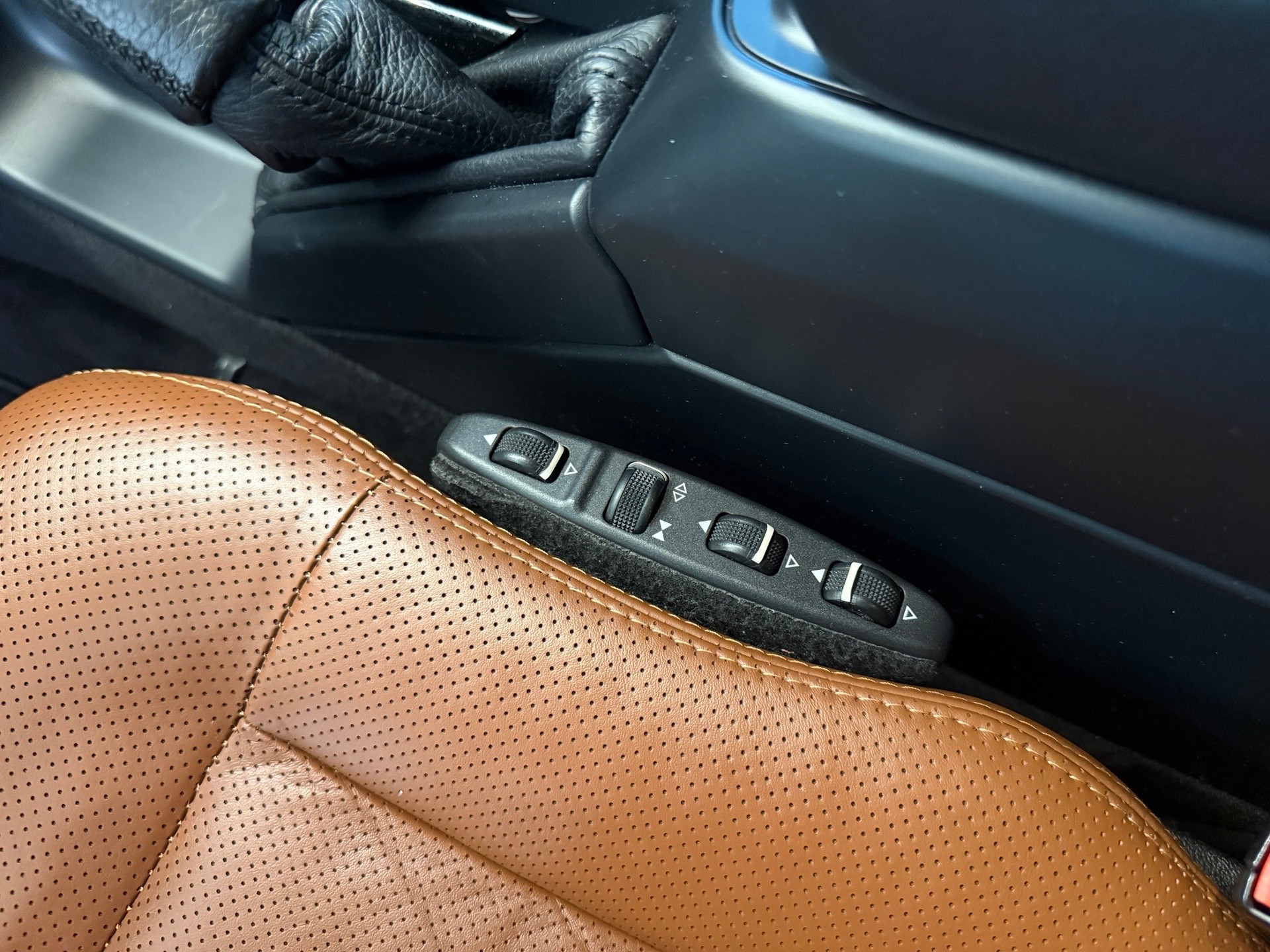 MERCEDES-BENZ G 500 7G-Tronic-image-23