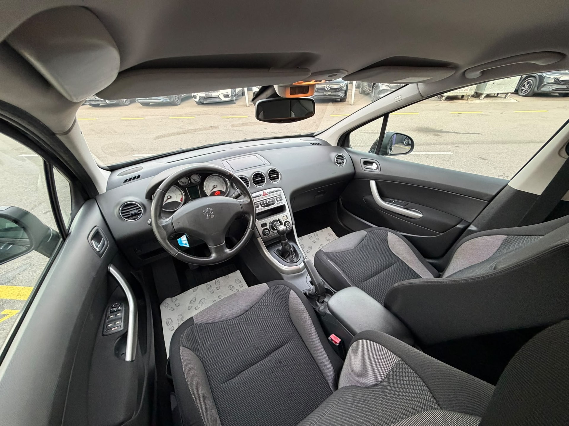 PEUGEOT 308 1.6 16V VTI Sport-image-8