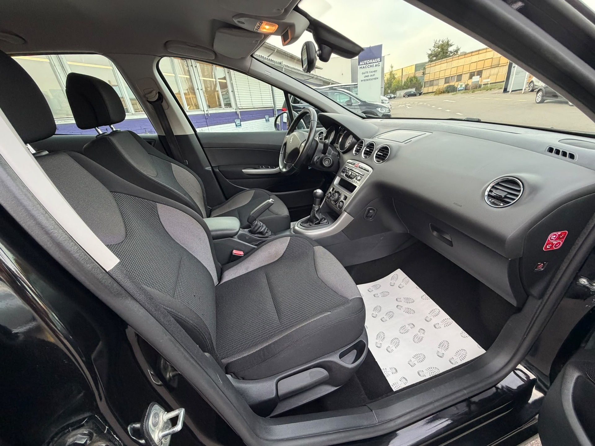 PEUGEOT 308 1.6 16V VTI Sport-image-9