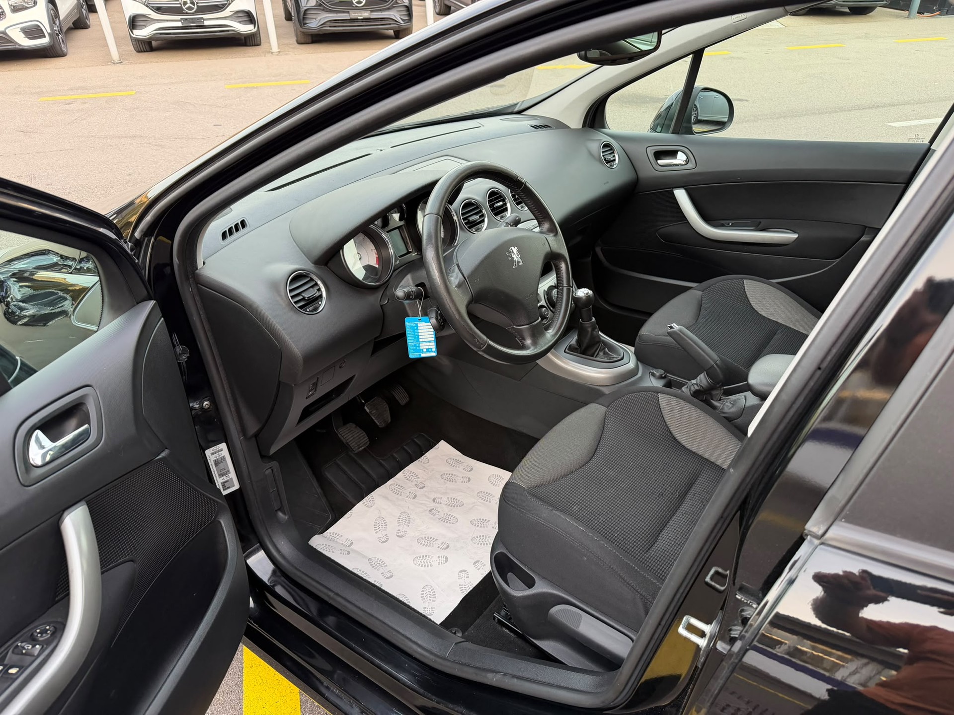 PEUGEOT 308 1.6 16V VTI Sport-image-11