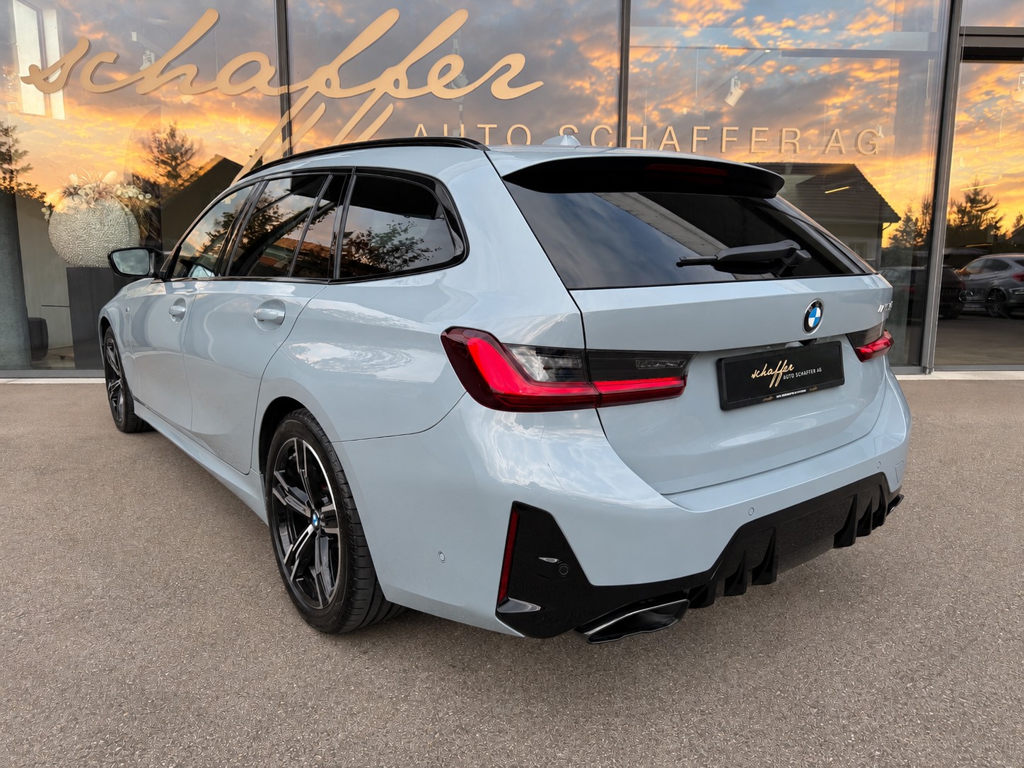 BMW M340i xDrive 48V Touring Steptronic M Sport Pro-showroom-element-3