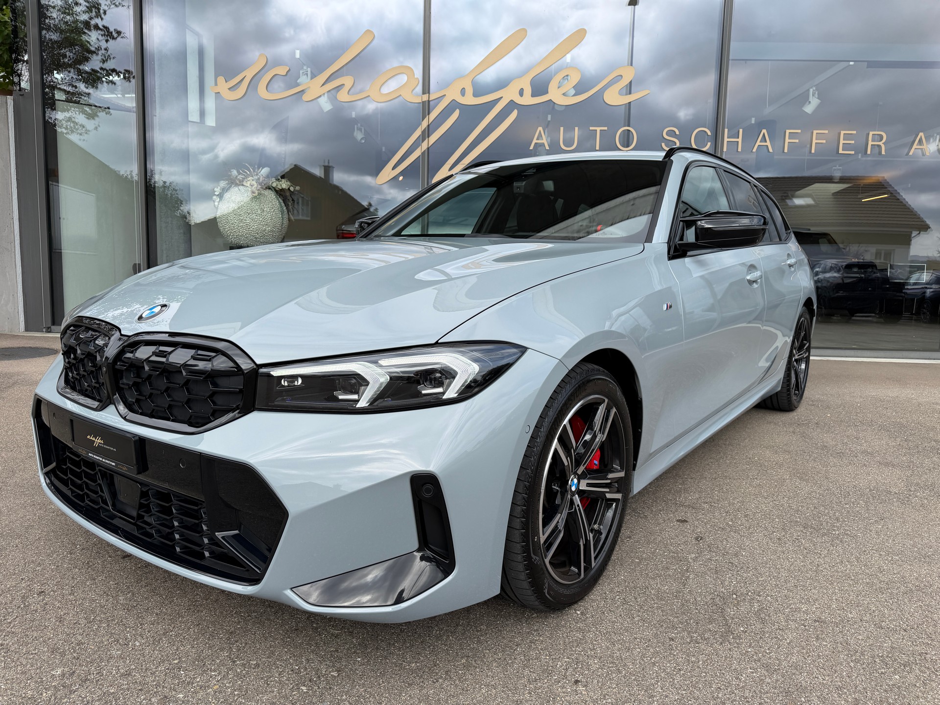 BMW M340i xDrive 48V Touring Steptronic M Sport Pro-showroom-element-1