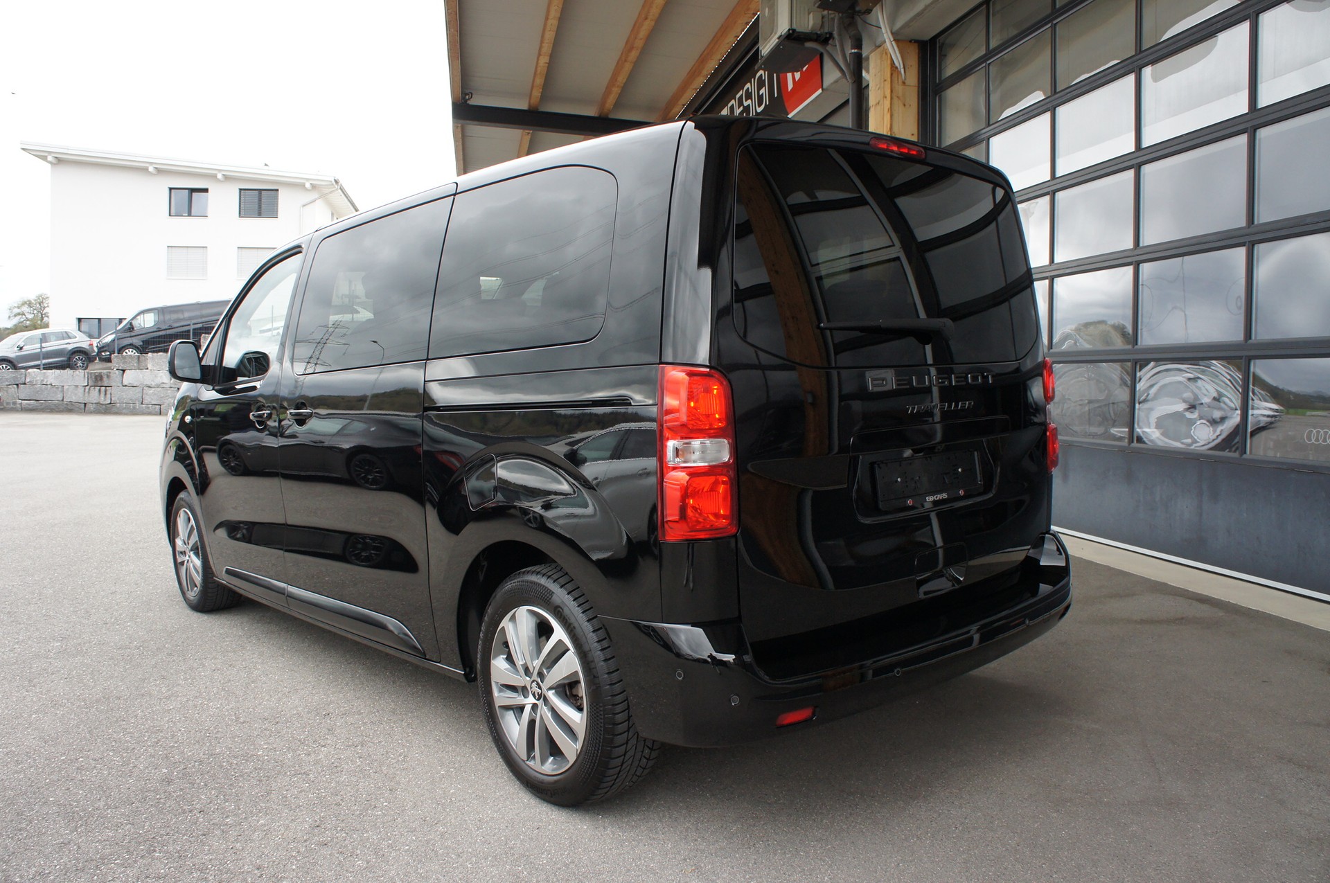 PEUGEOT Traveller 2.0 BlueHDi Business Standard EAT8-showroom-element-2