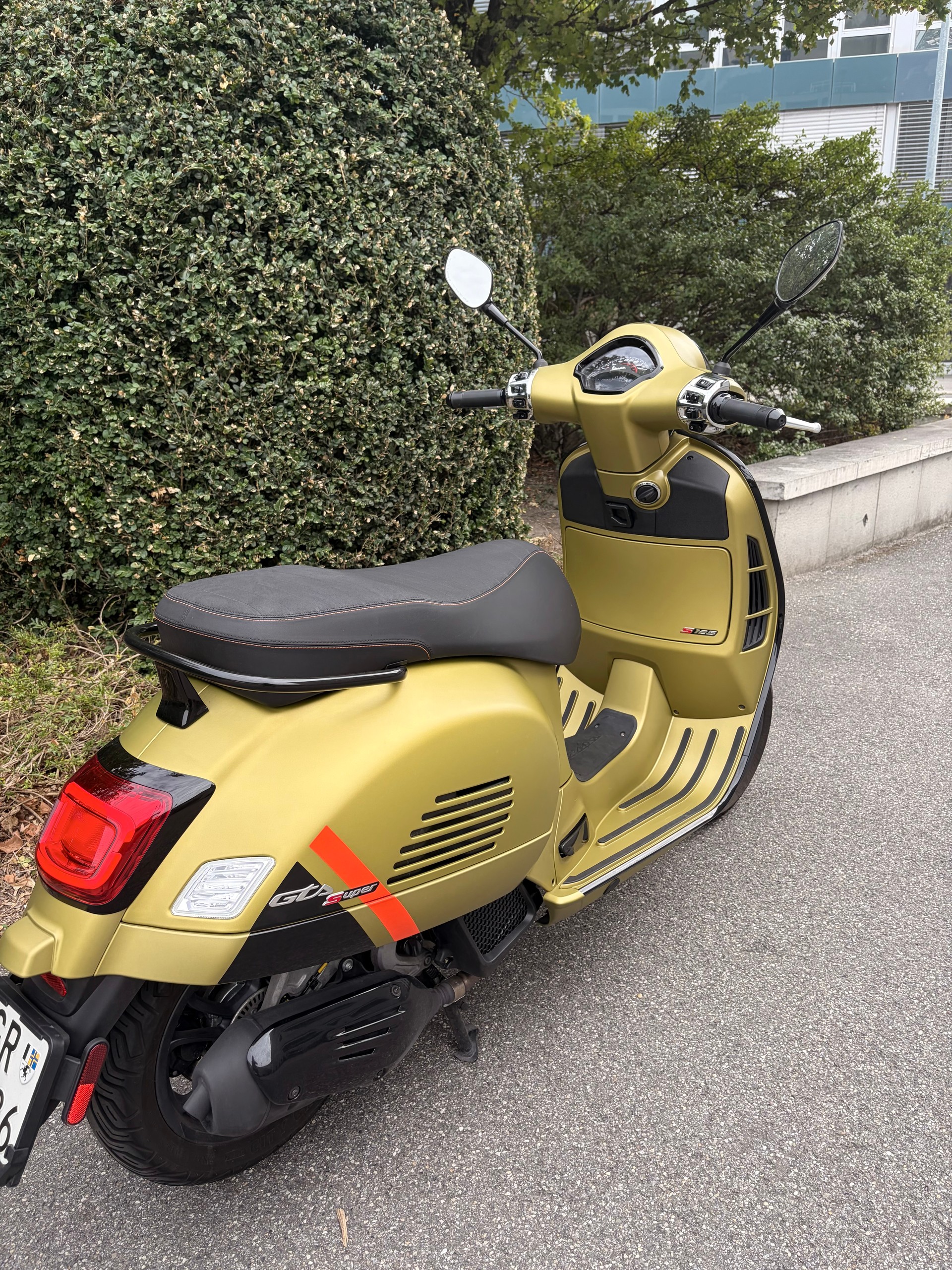 PIAGGIO Vespa GTS 125 Super Sport ABS-image-2