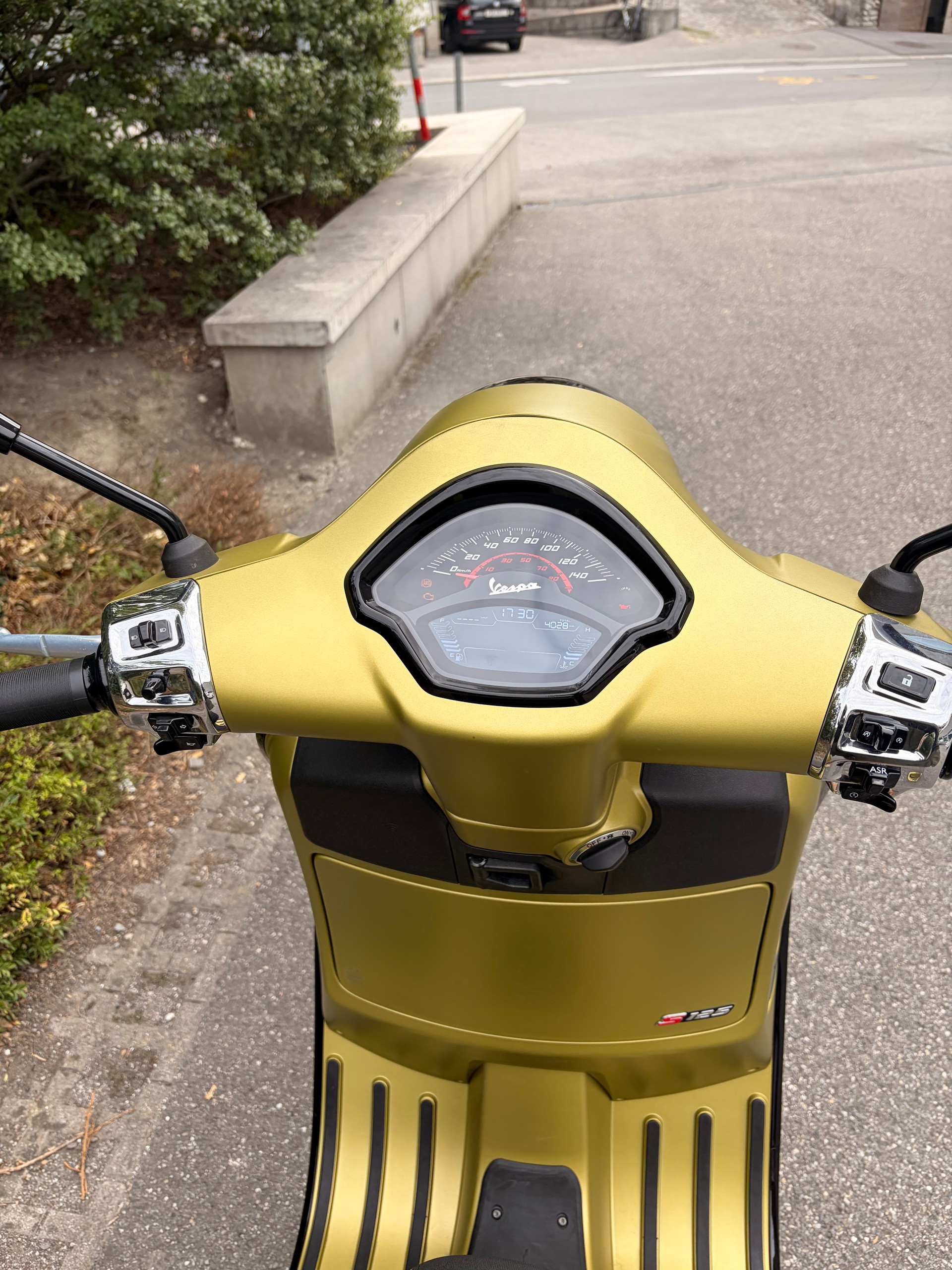 PIAGGIO Vespa GTS 125 Super Sport ABS-image-4
