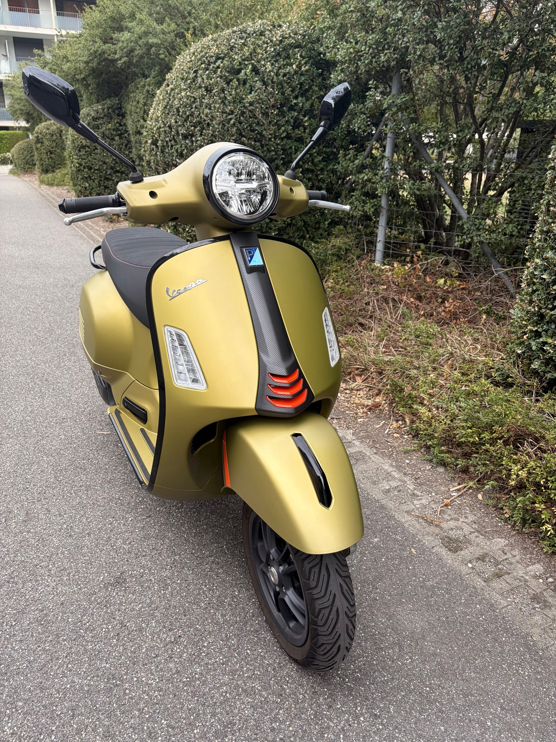 PIAGGIO Vespa GTS 125 Super Sport ABS-image-1