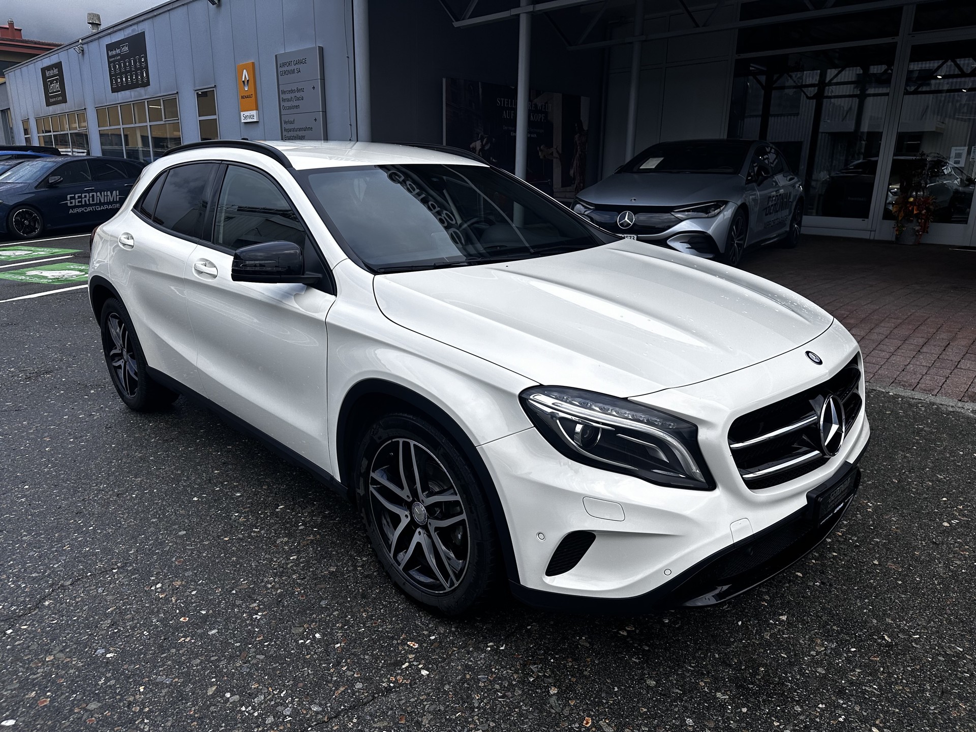 MERCEDES-BENZ GLA 200 d Urban 4matic-showroom-element-2