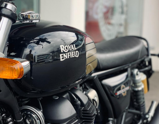 ROYAL ENFIELD Interceptor 650 Custom Black Ray-image-14