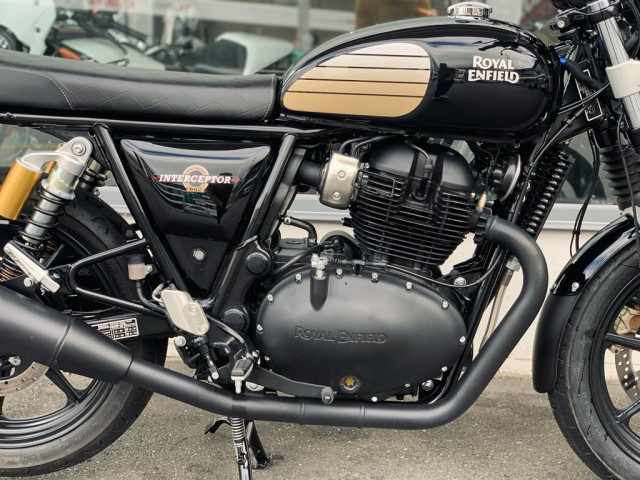ROYAL ENFIELD Interceptor 650 Custom Black Ray-image-3