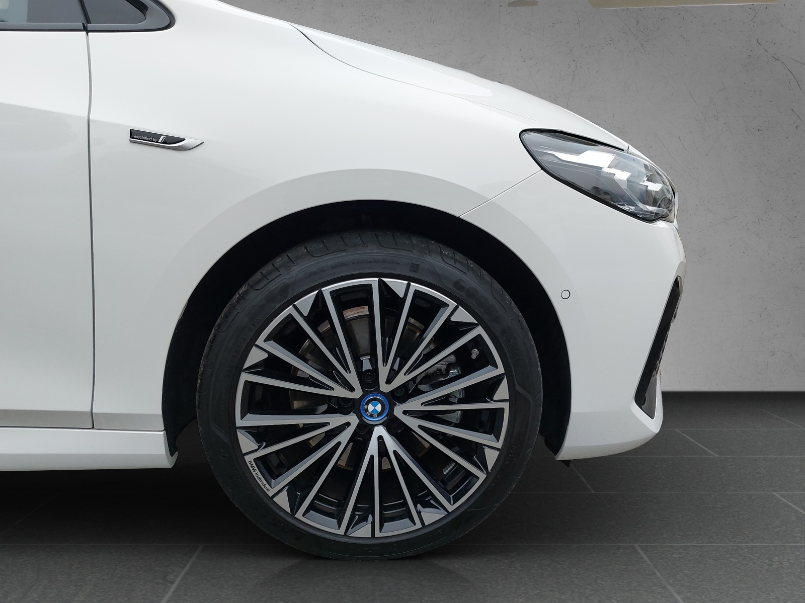 BMW 230e xDrive Active Tourer M Sport-image-9