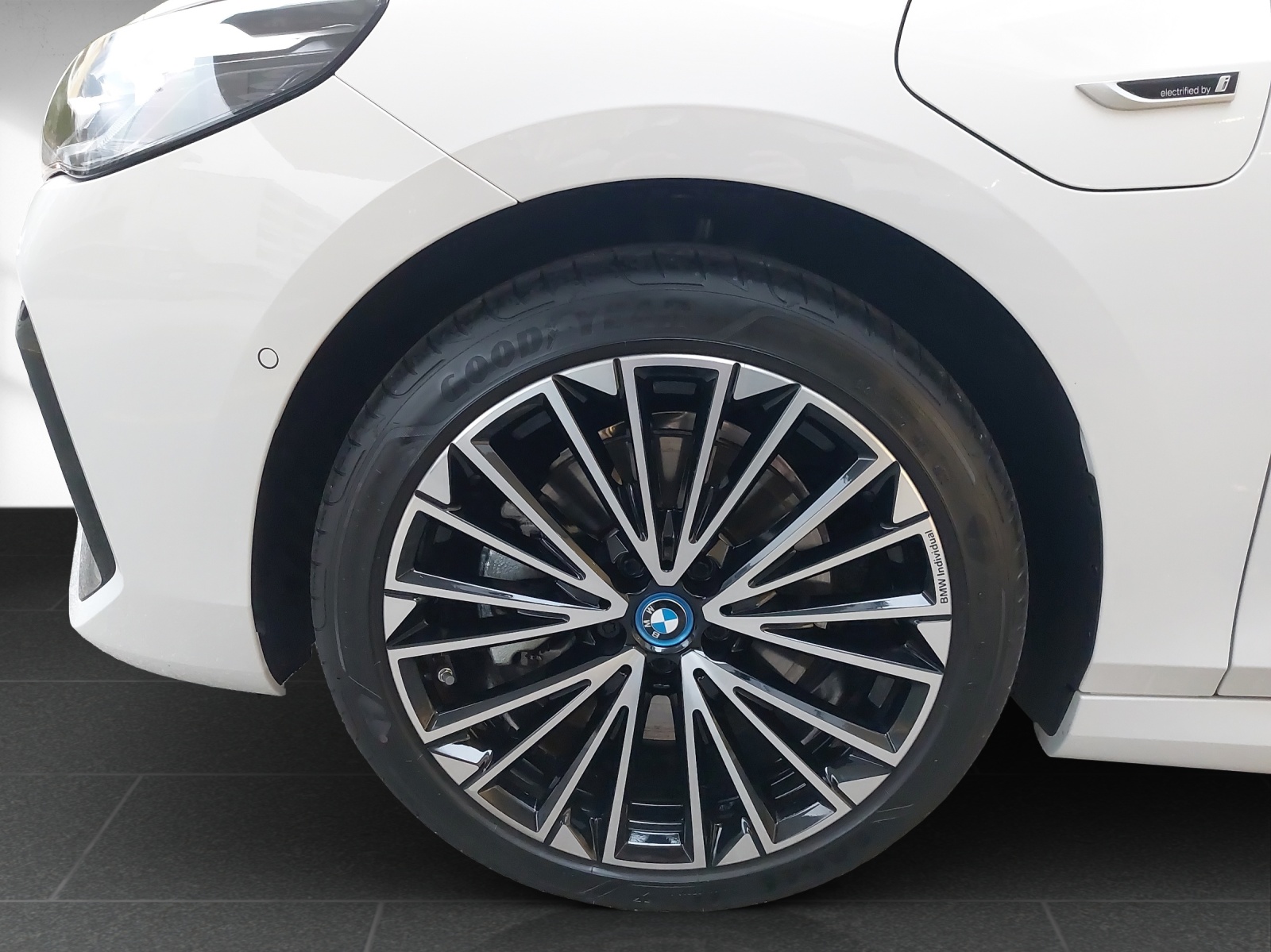BMW 230e xDrive Active Tourer M Sport-image-8
