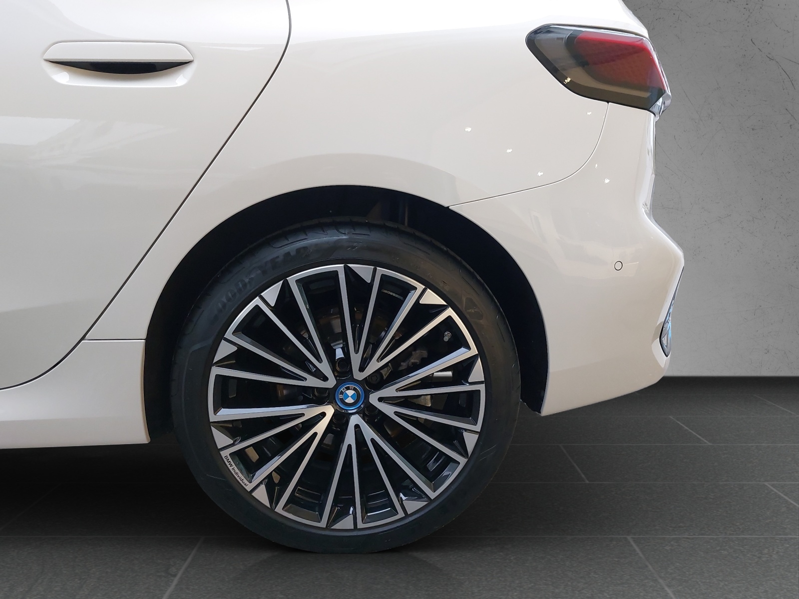 BMW 230e xDrive Active Tourer M Sport-image-11
