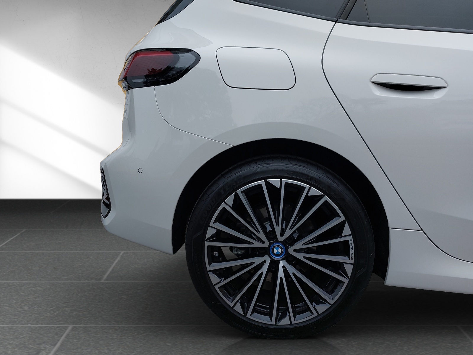 BMW 230e xDrive Active Tourer M Sport-image-10