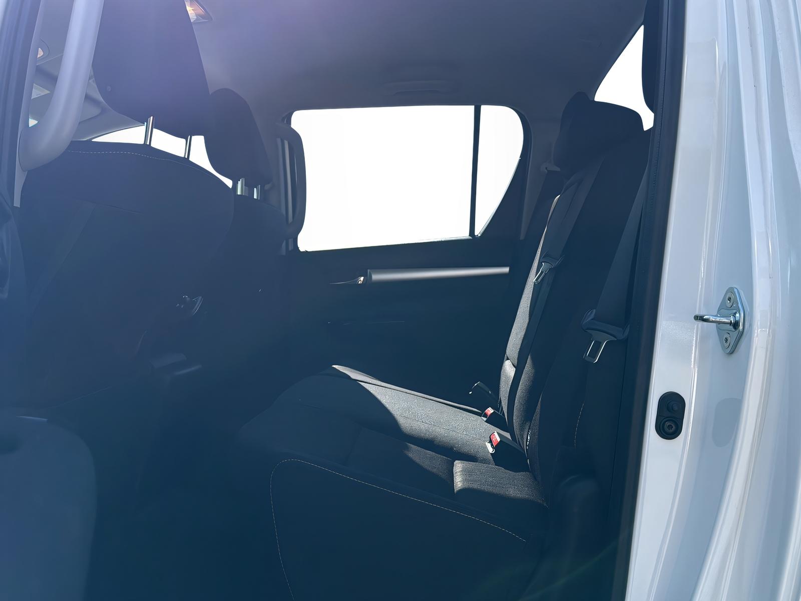 TOYOTA Hilux Double Cab.-Pick-up 2.8 D-4D 204 Style MHEV Alubrücke Freuler-image-9