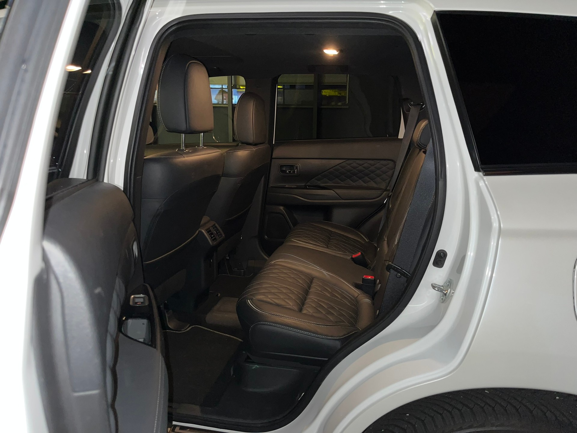 MITSUBISHI Outlander PHEV Diamond S-Edition-image-6