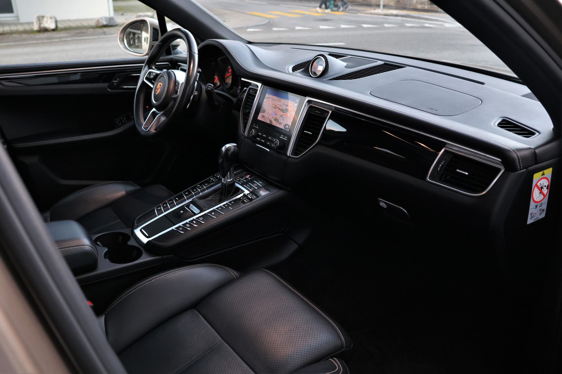 PORSCHE Macan GTS PDK (CH)-image-17