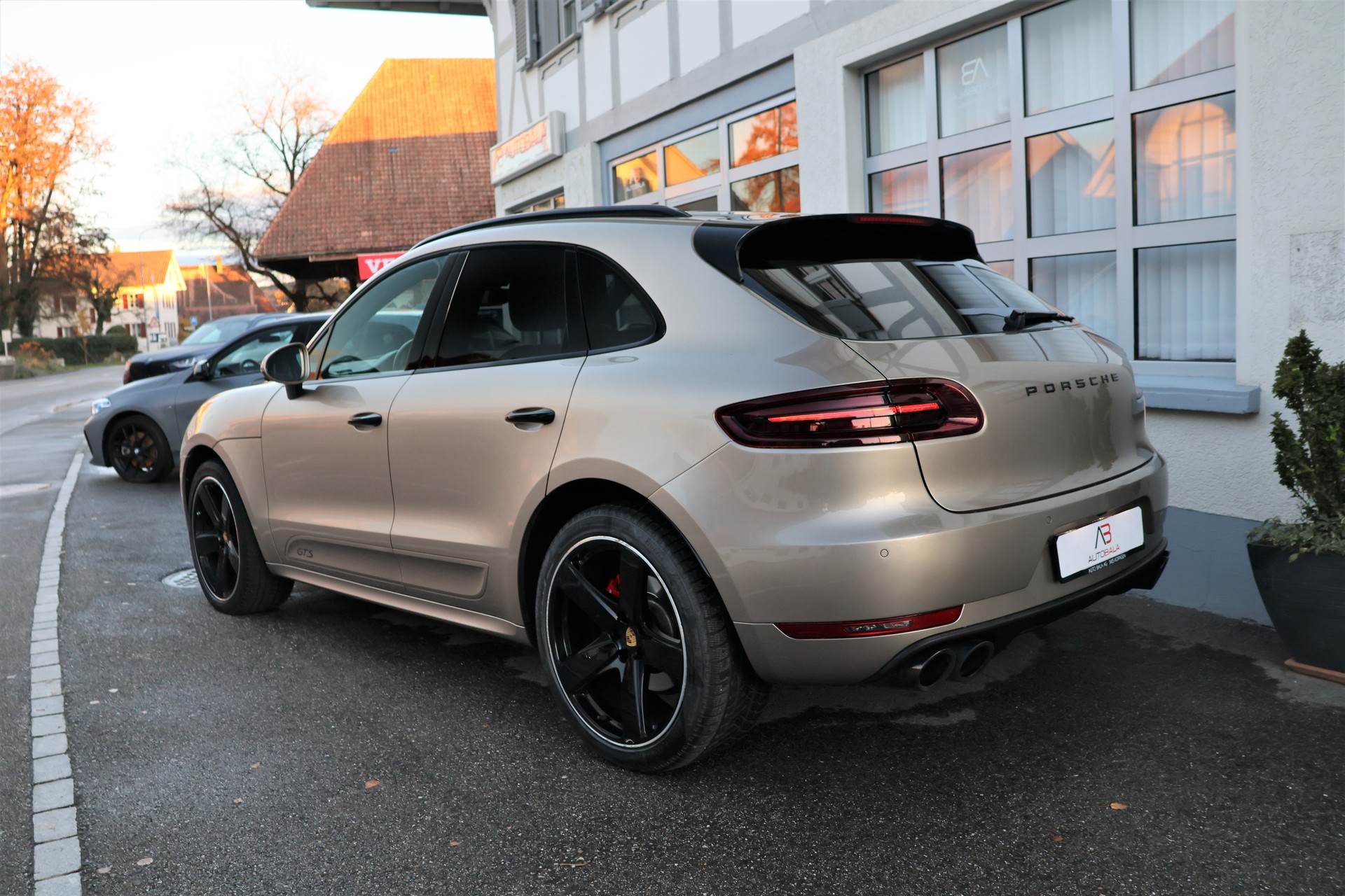 PORSCHE Macan GTS PDK (CH)-image-5