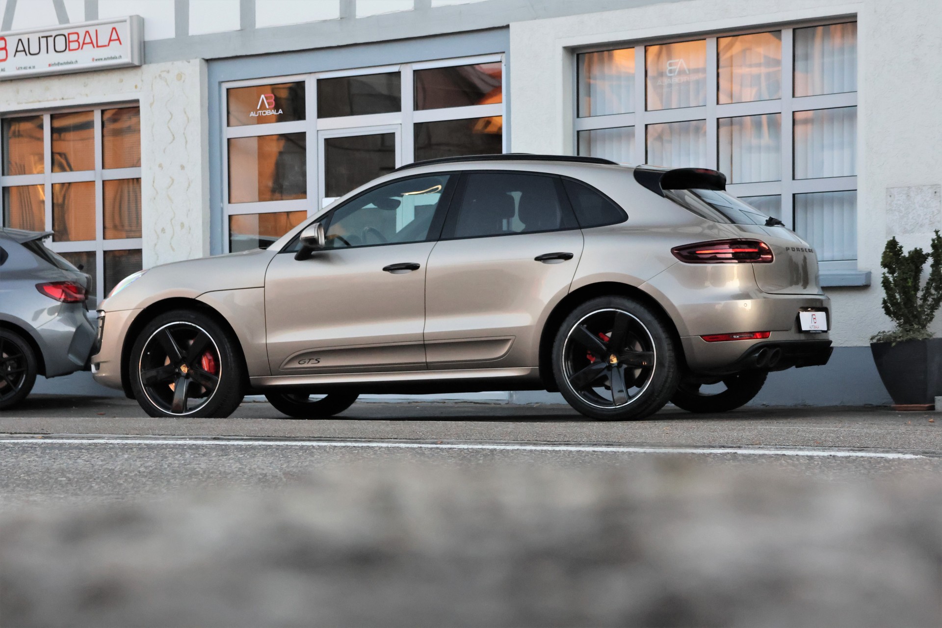 PORSCHE Macan GTS PDK (CH)-showroom-element-3