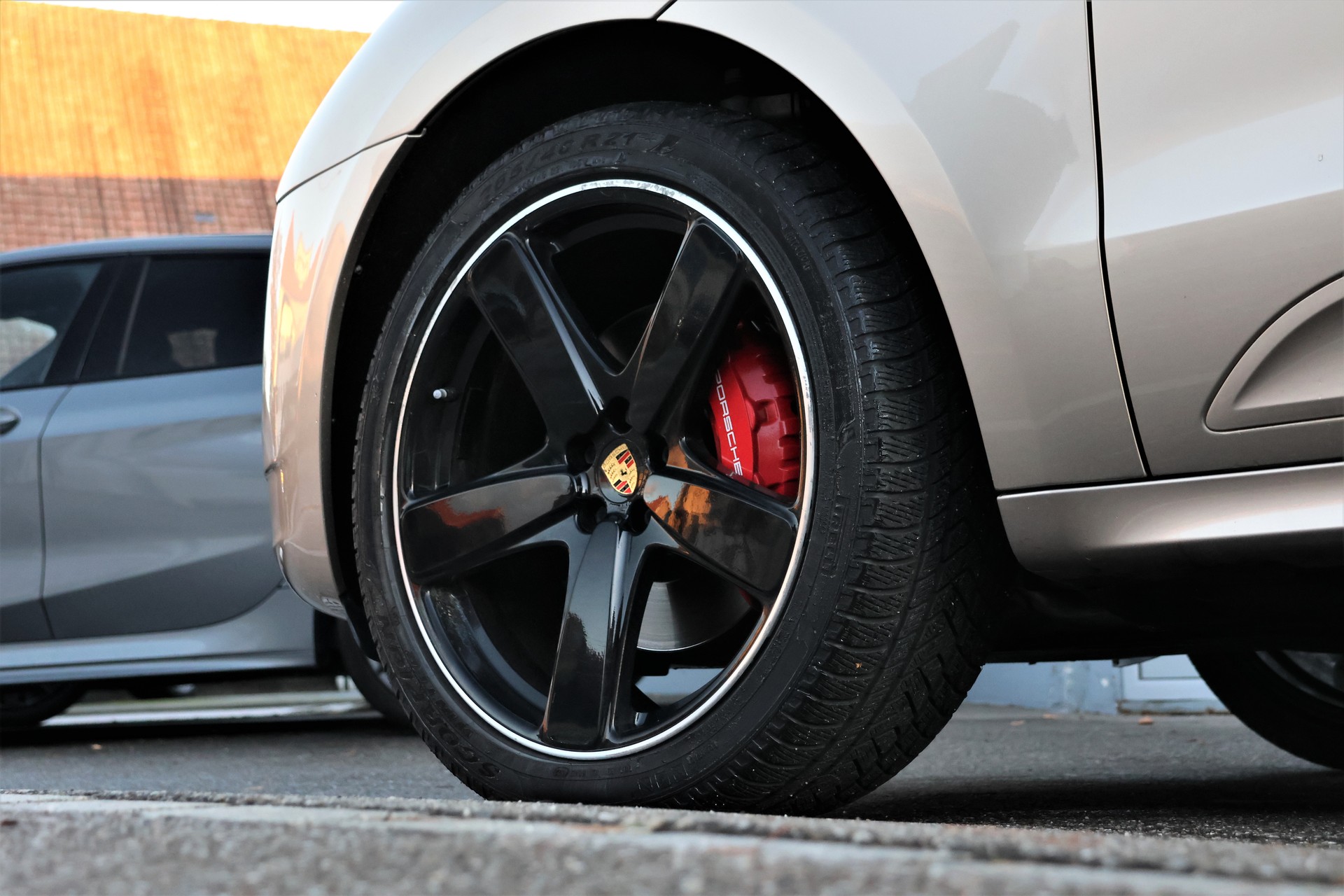 PORSCHE Macan GTS PDK (CH)-image-6