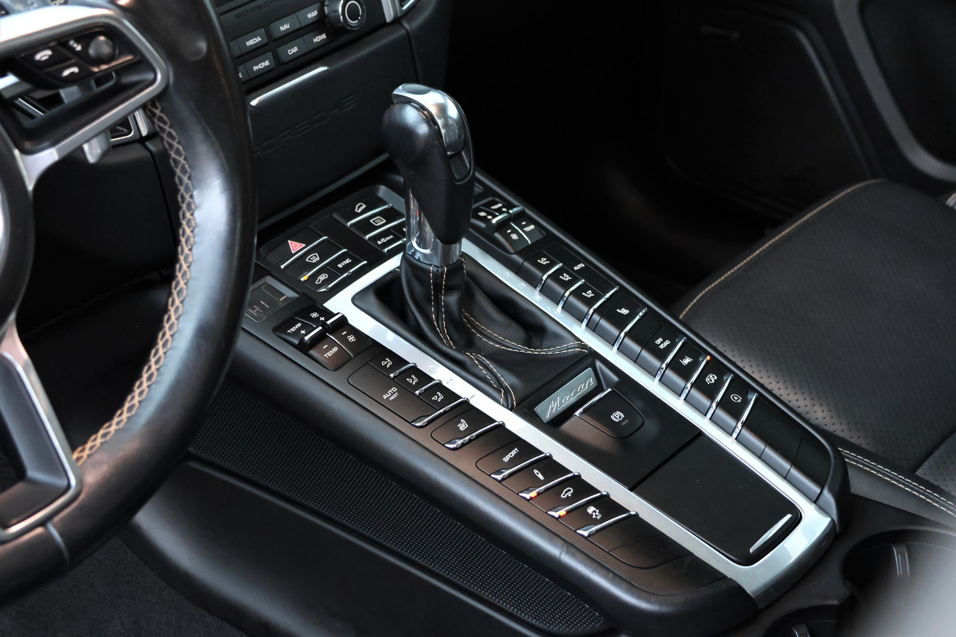 PORSCHE Macan GTS PDK (CH)-image-10