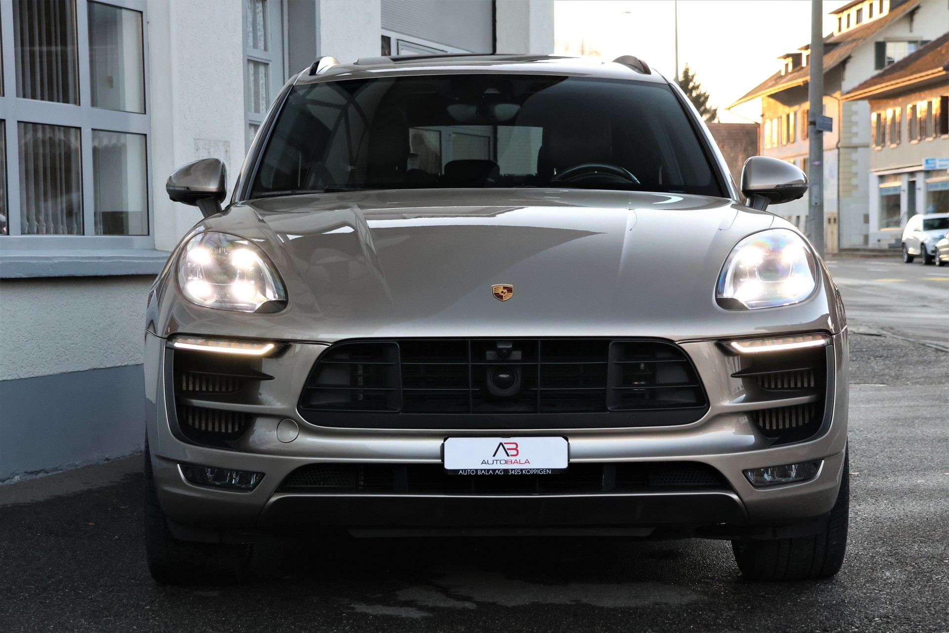 PORSCHE Macan GTS PDK (CH)-showroom-element-2