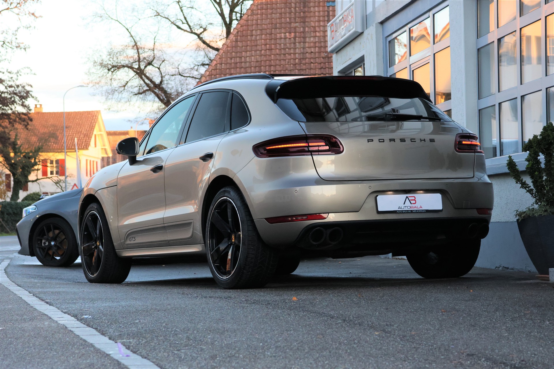PORSCHE Macan GTS PDK (CH)-showroom-element-1