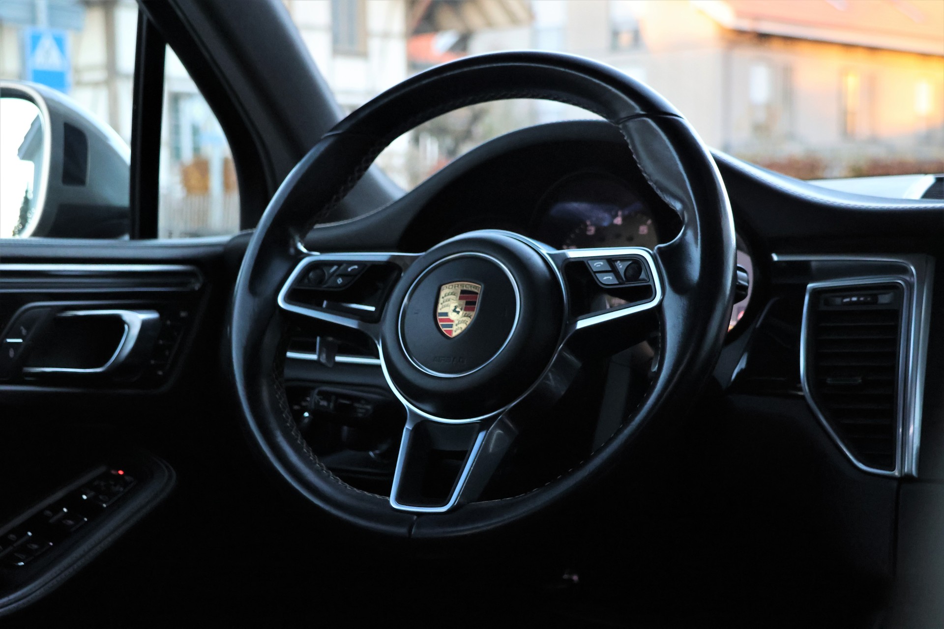 PORSCHE Macan GTS PDK (CH)-image-14