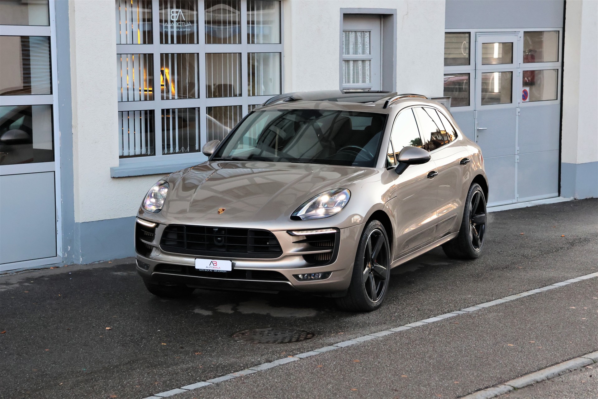 PORSCHE Macan GTS PDK (CH)