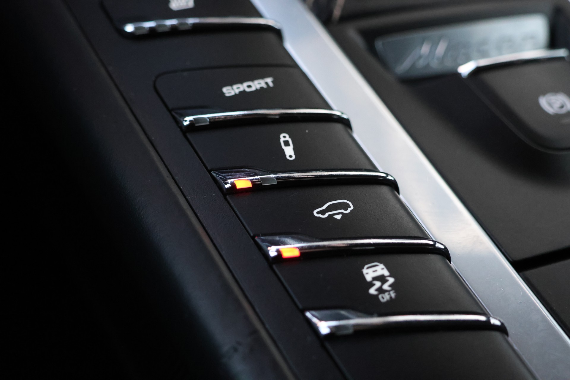 PORSCHE Macan GTS PDK (CH)-image-26