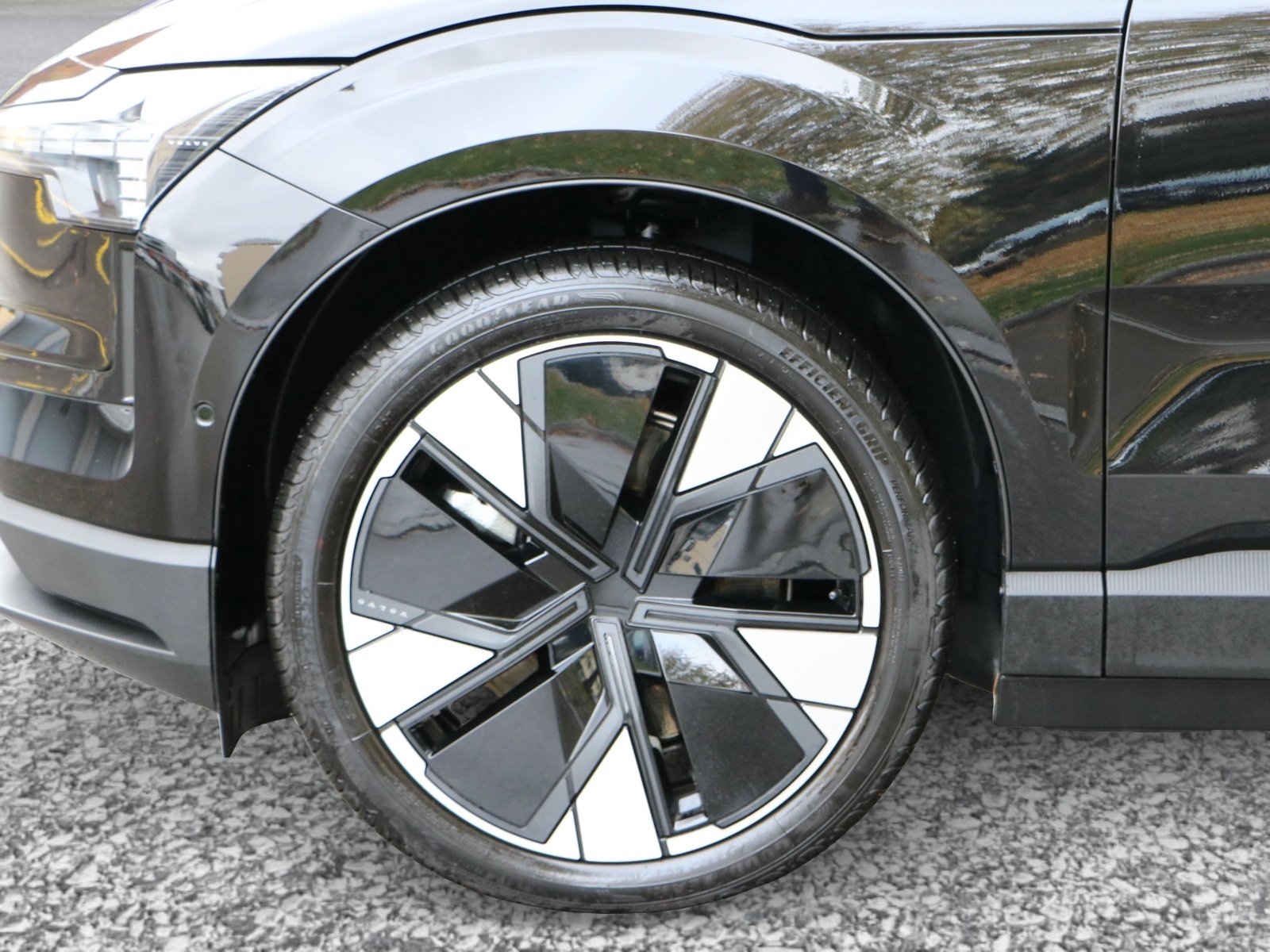VOLVO EX30 E60 69kWh Twin Ultra-image-4