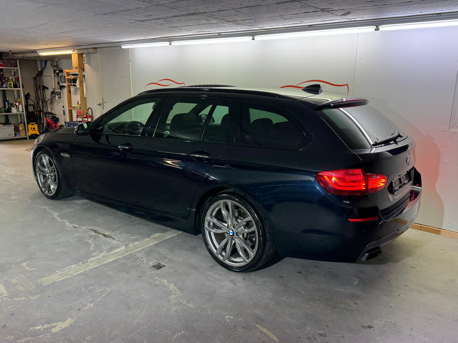 BMW M550d Touring xDrive Steptronic-image-2