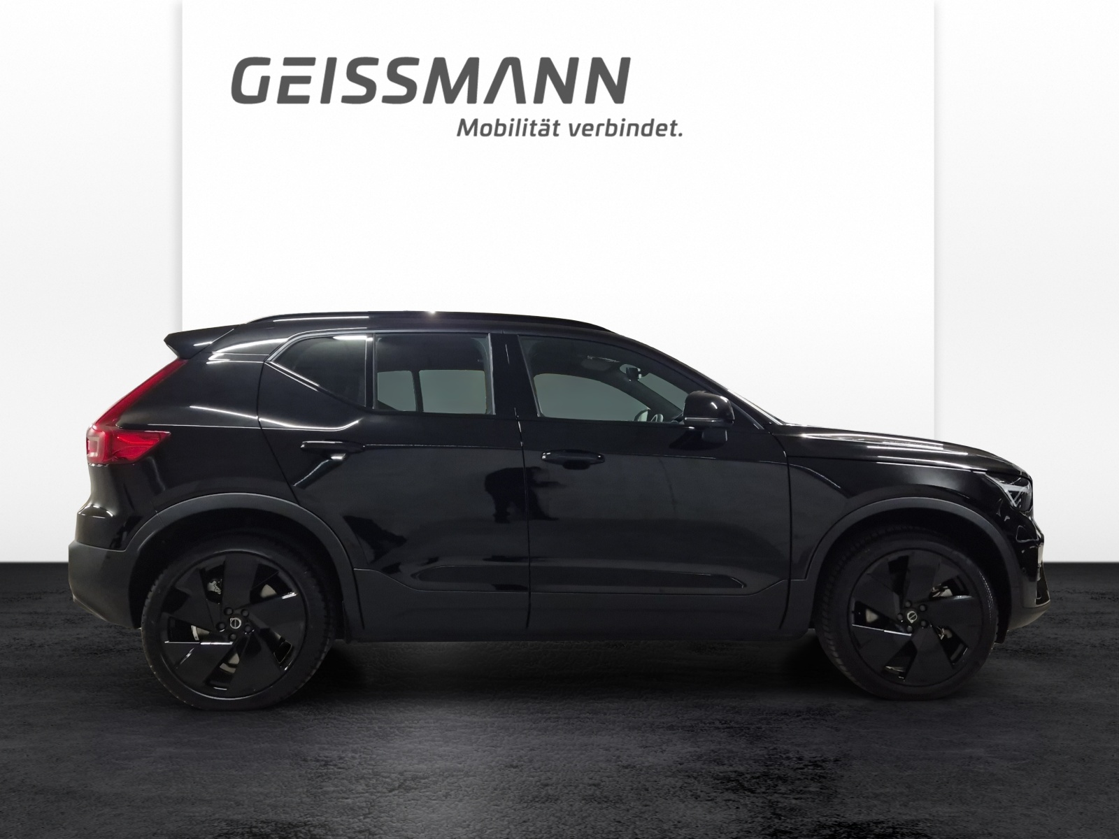 VOLVO EX40 Twin Black Edition AWD-showroom-element-3