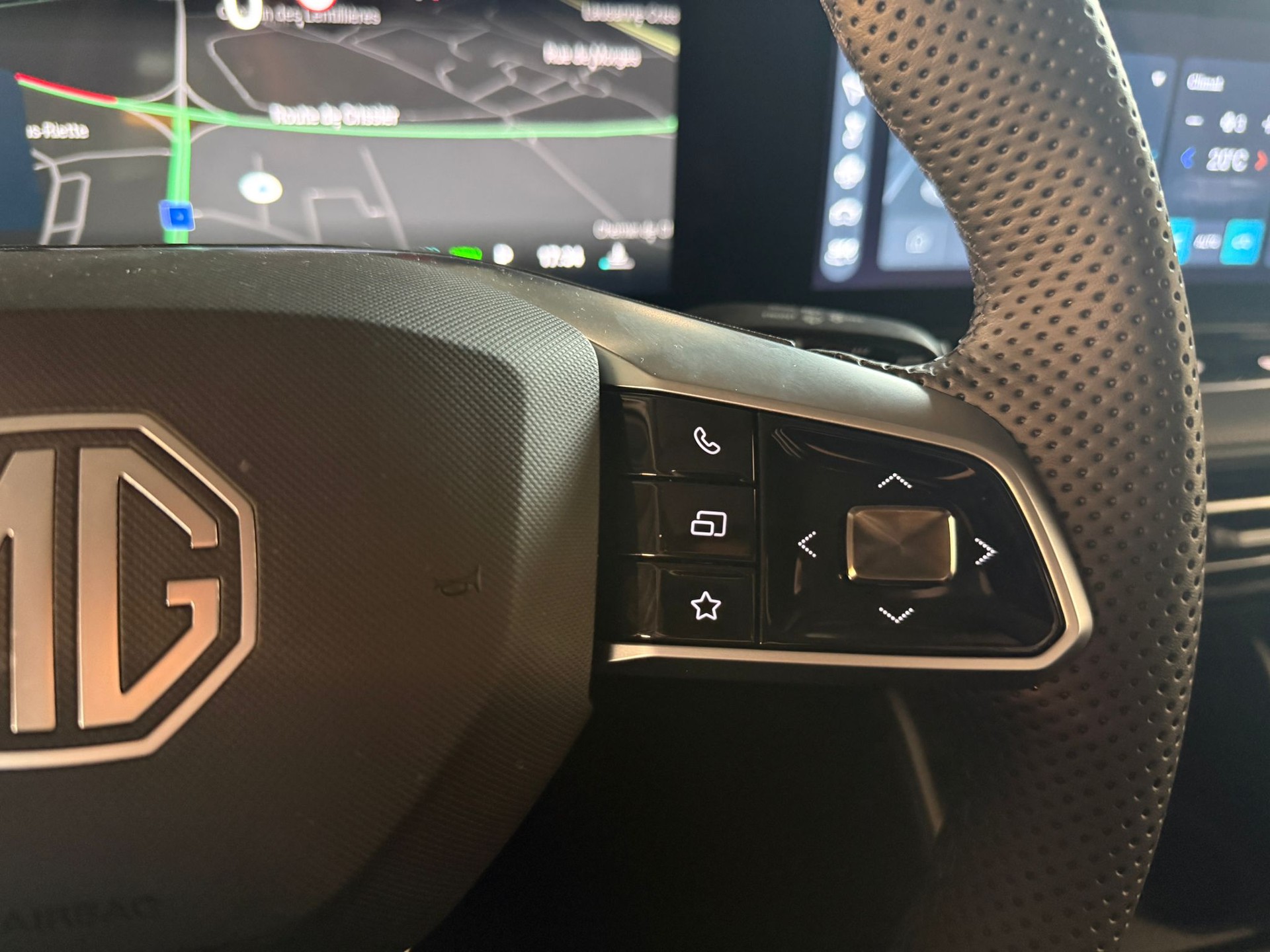 MG HS 1.5 T PHEV Luxury-image-12