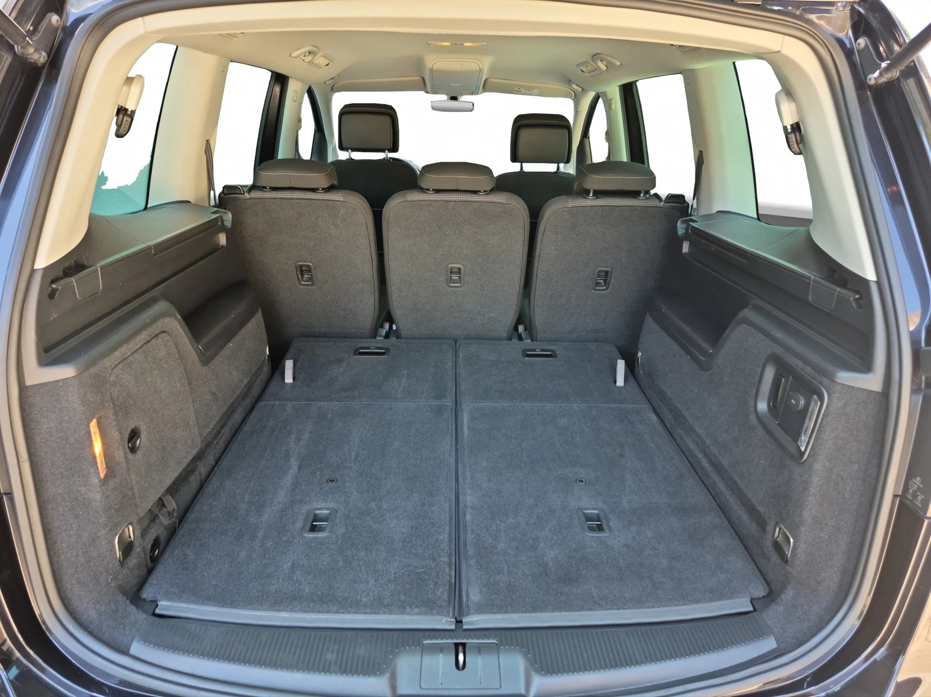 VW Sharan 2.0 TDI BMT Comfortline DSG-image-12