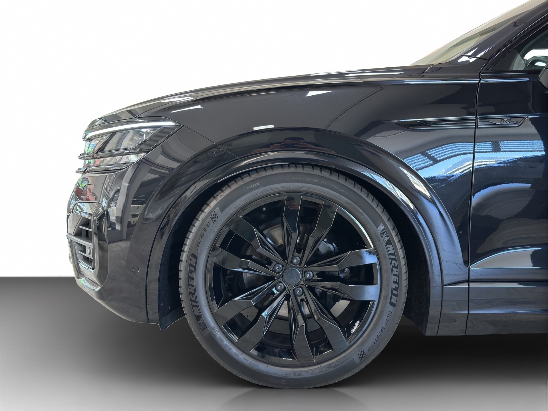 VW Touareg 3.0 TDI R Line Tiptronic-showroom-element-1