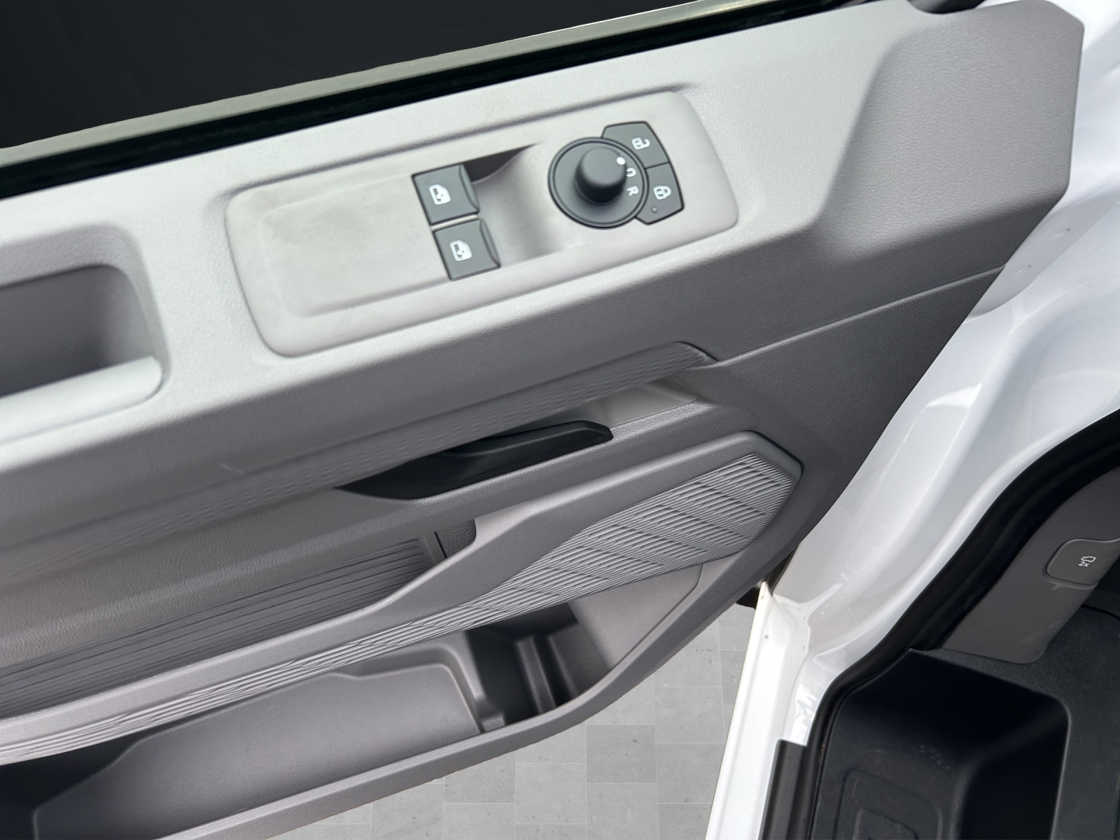 VW Transporter 2.0 TDI Lang Automat * 2-Schiebetüren * Heckklappe *-image-17