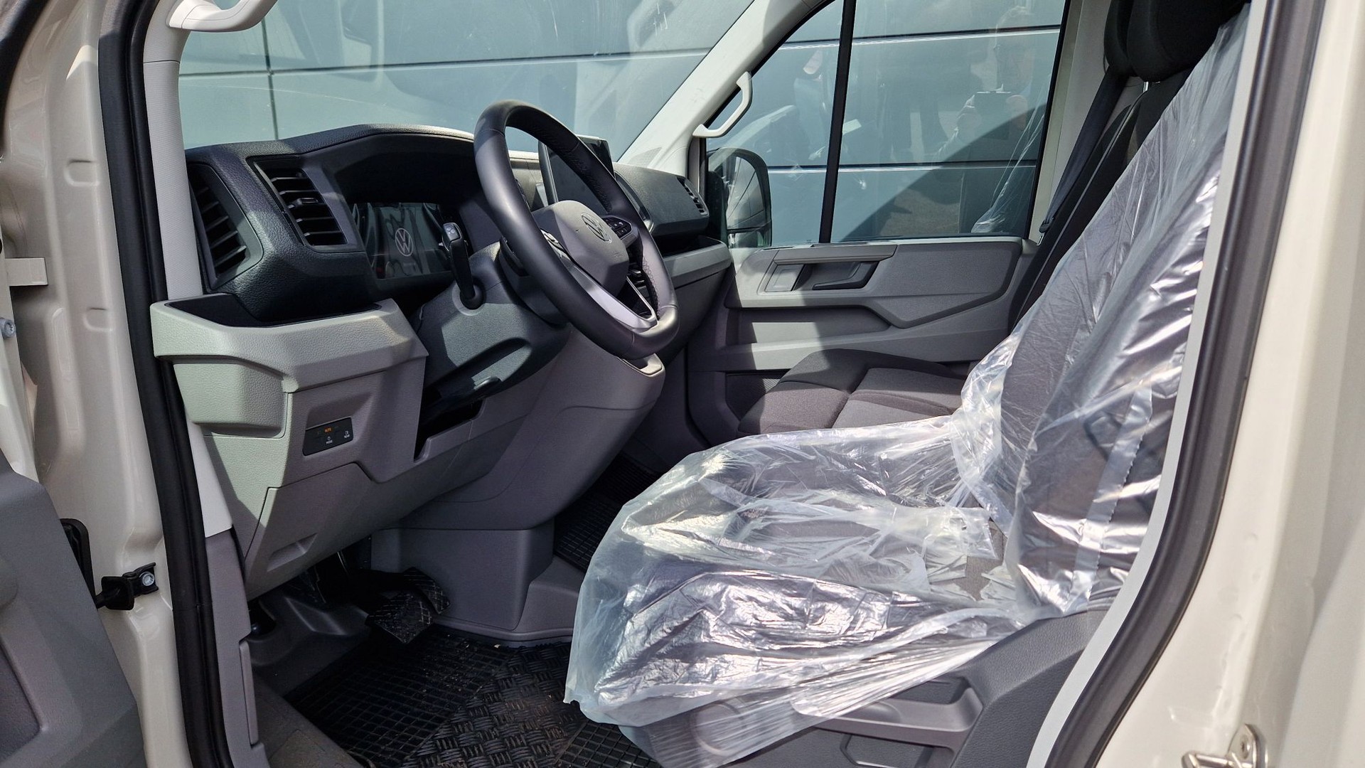 VW Crafter 35 2.0 BiTDI L3H3 4Motion A-image-14