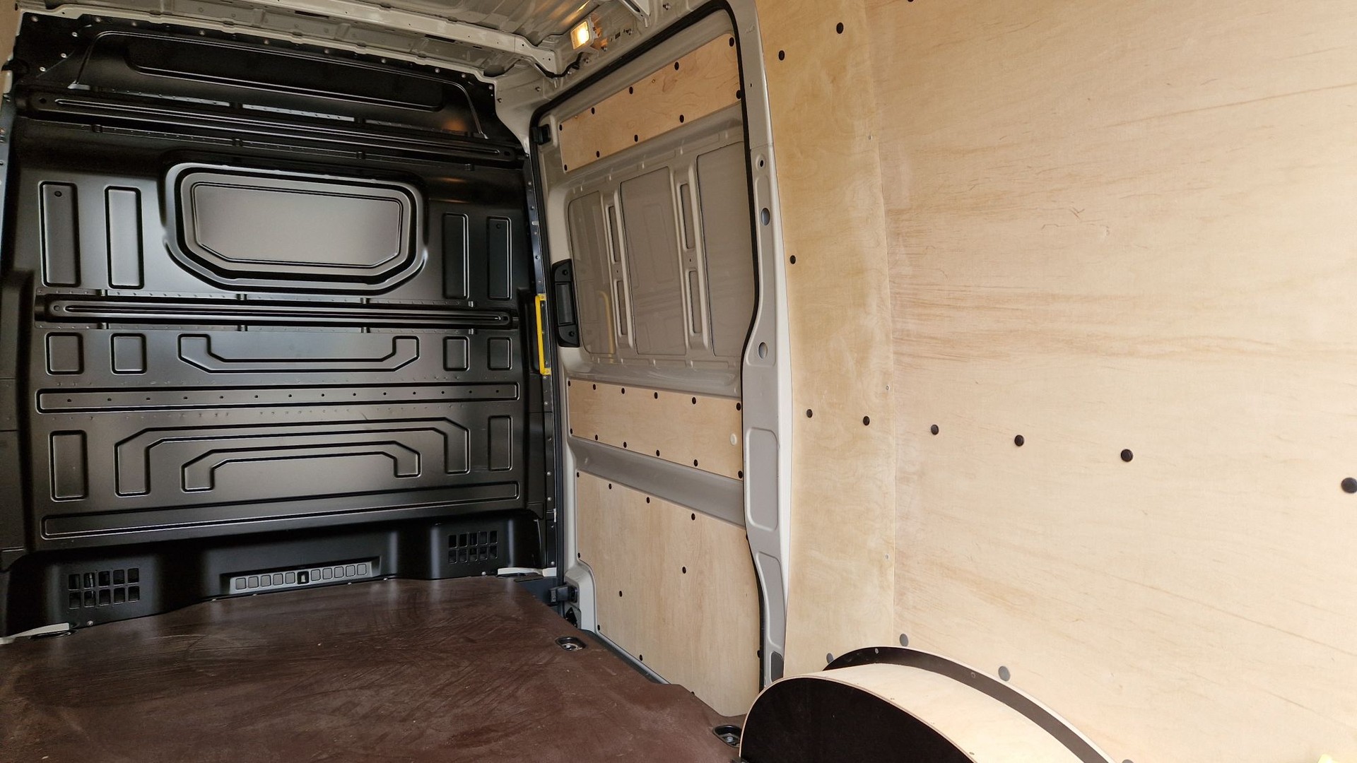 VW Crafter 35 2.0 BiTDI L3H3 4Motion A-image-11